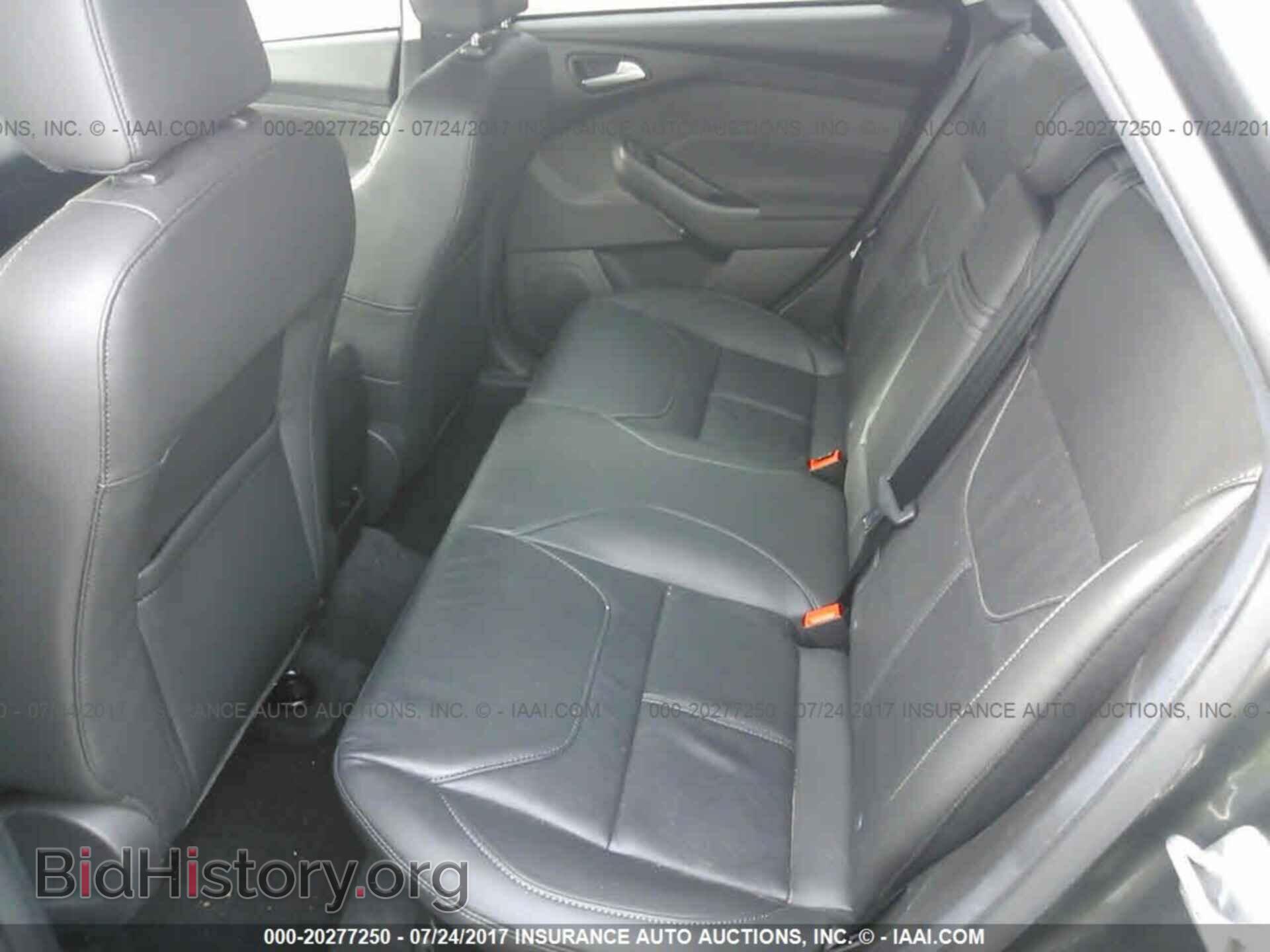 2016 Ford Focus - VIN: 1FADP3F22GL406643 - Photo 8