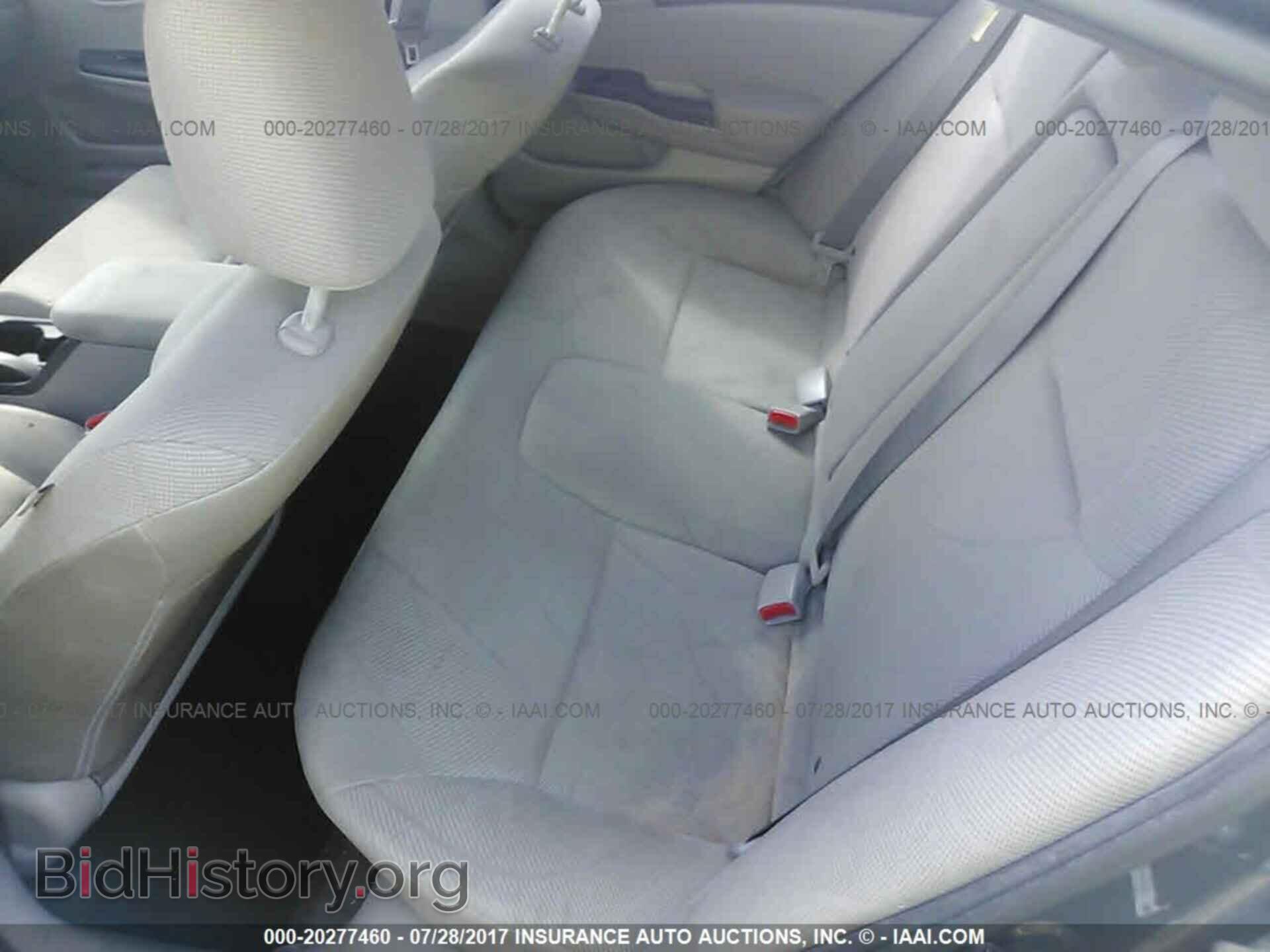 2012 Honda Civic - VIN: 2HGFB2F85CH556836 - Photo 8