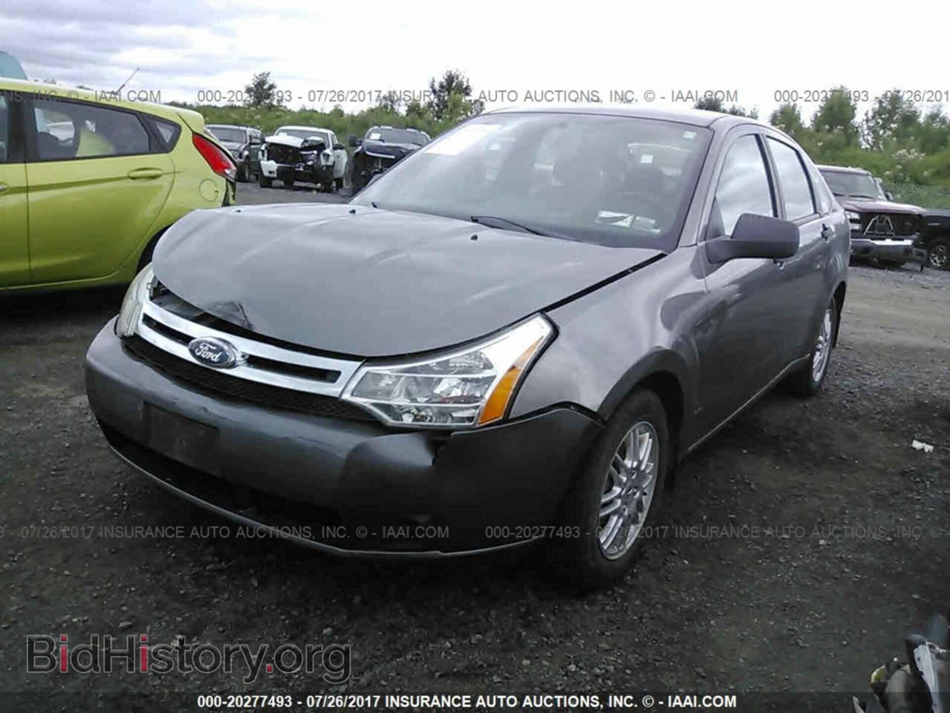 2011 Ford Focus - VIN: 1FAHP3FN2BW101923 - Фото 2