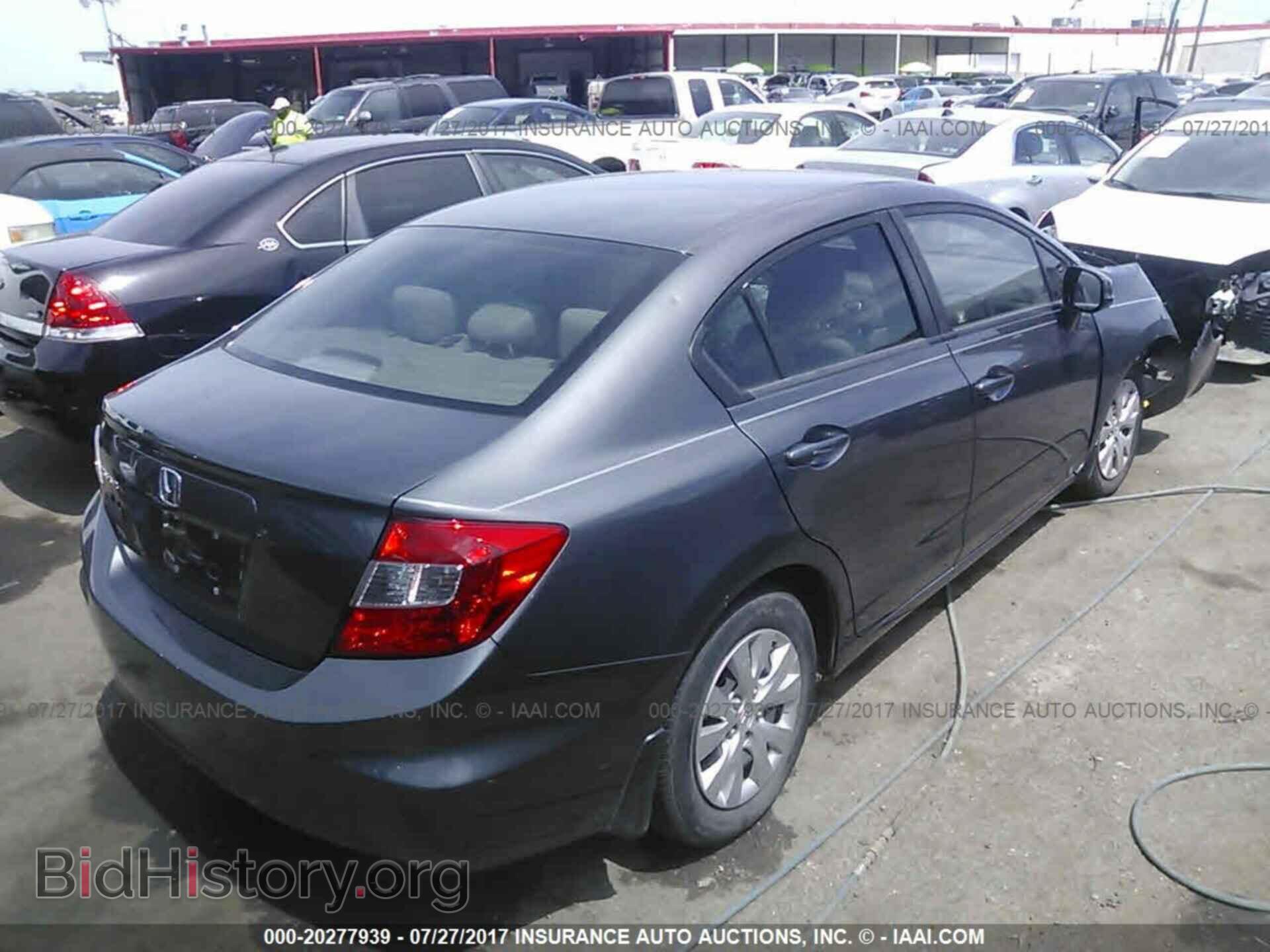 2012 Honda Civic - VIN: 2HGFB2F52CH585202 - Photo 4