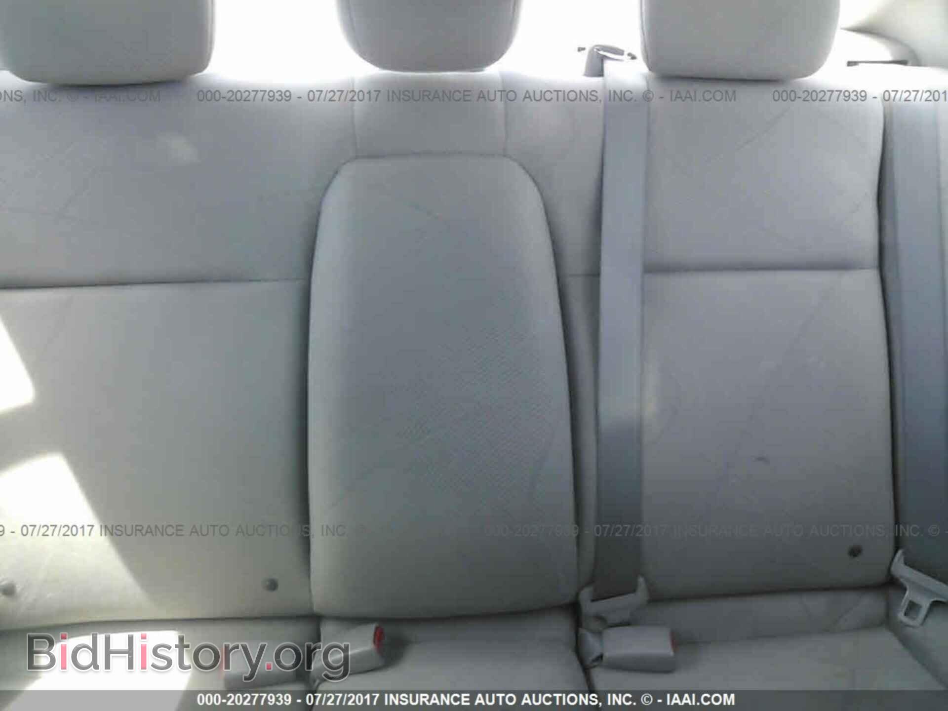 2012 Honda Civic - VIN: 2HGFB2F52CH585202 - Photo 8