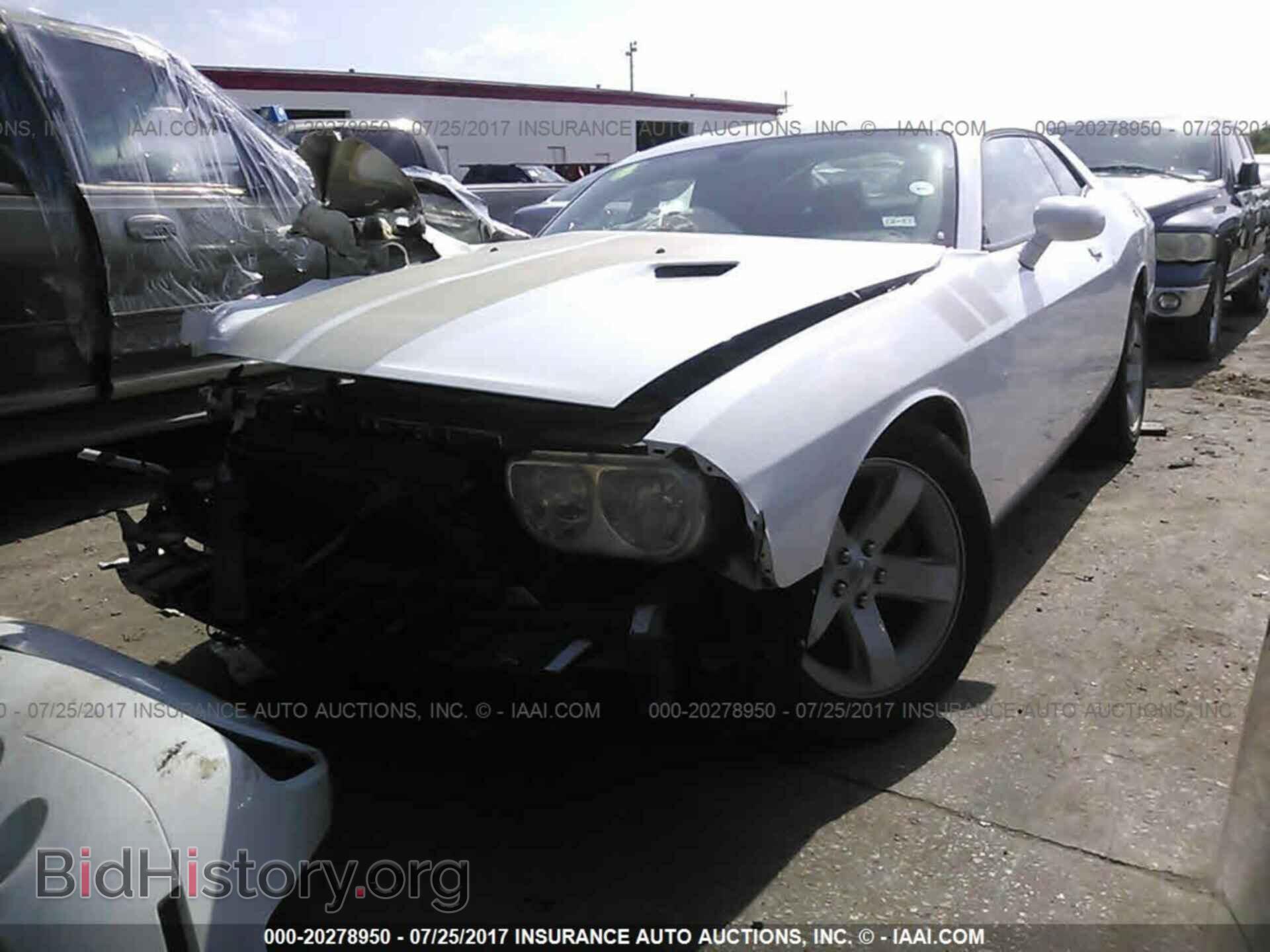 2013 Dodge Challenger - VIN: 2C3CDYAGXDH607962 - Photo 2