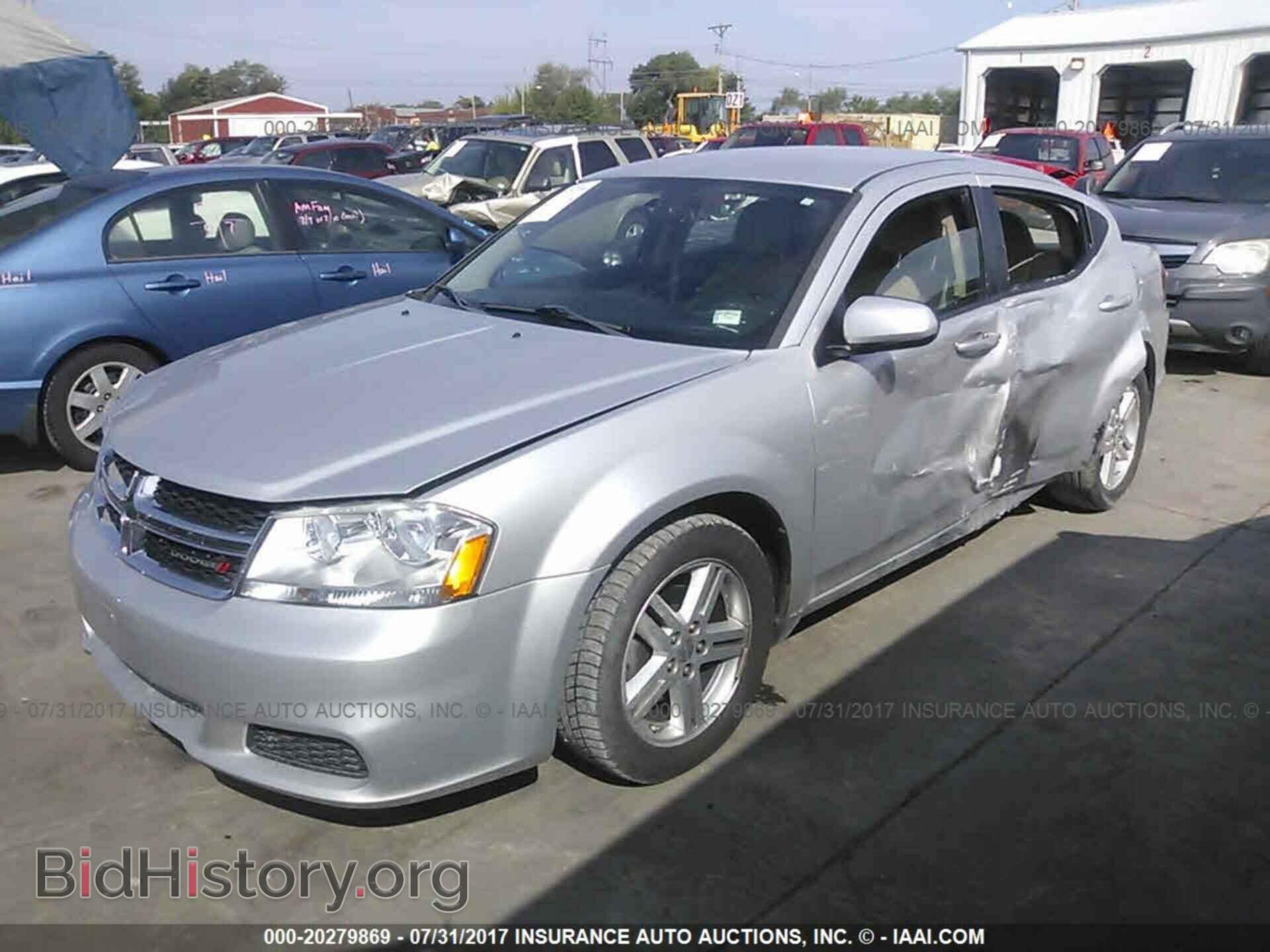 2011 Dodge Avenger - VIN: 1B3BD1FB6BN577165 - Фото 2