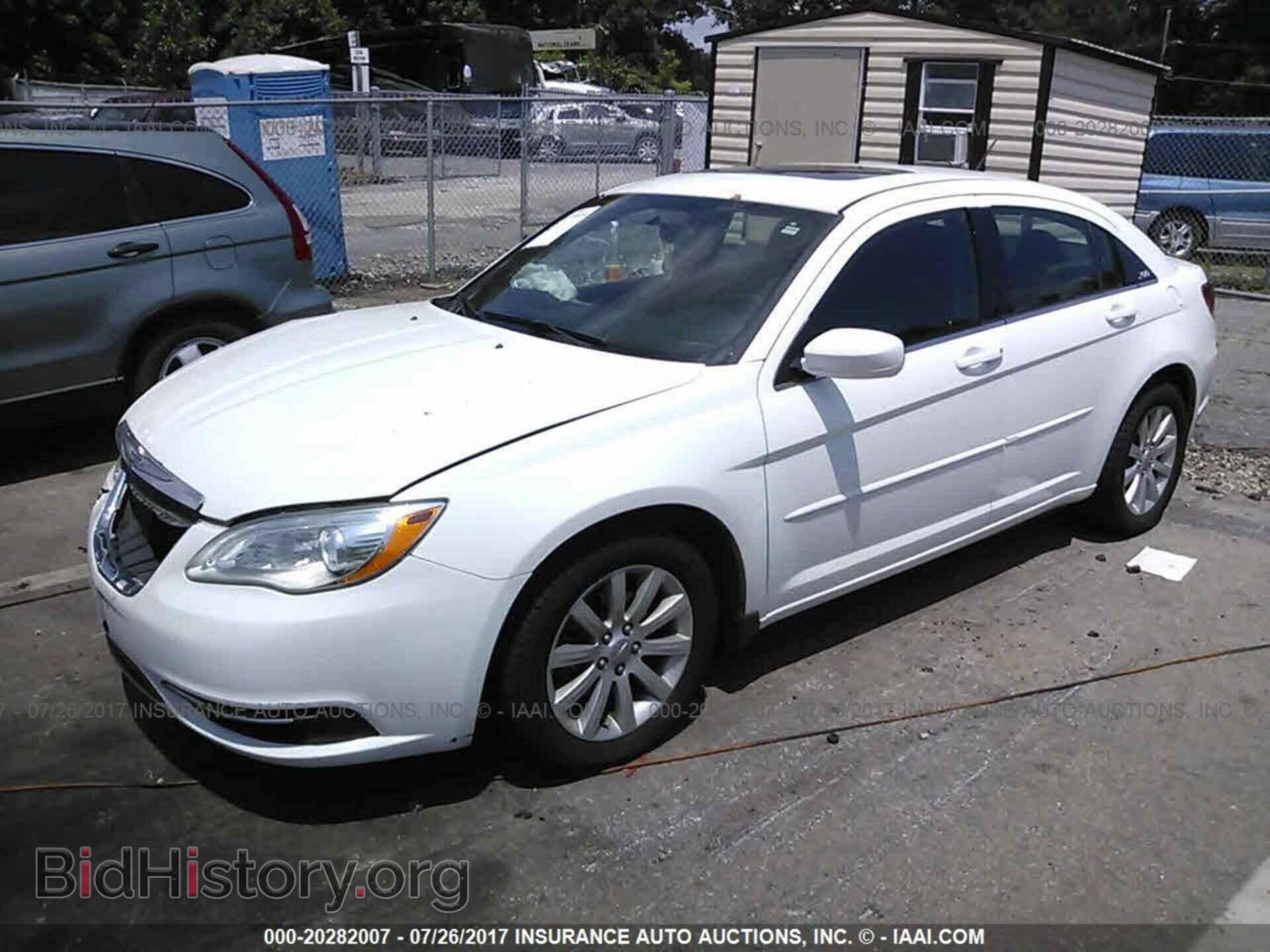2013 Chrysler 200 - VIN: 1C3CCBBB7DN666218 - Photo 2
