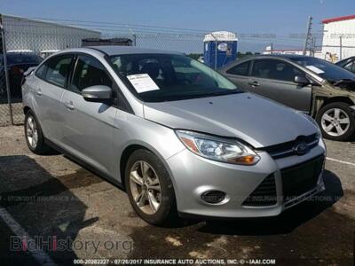 2014 Ford FOCUS, серебристый — VIN 1FADP3F29EL329525, IAAI