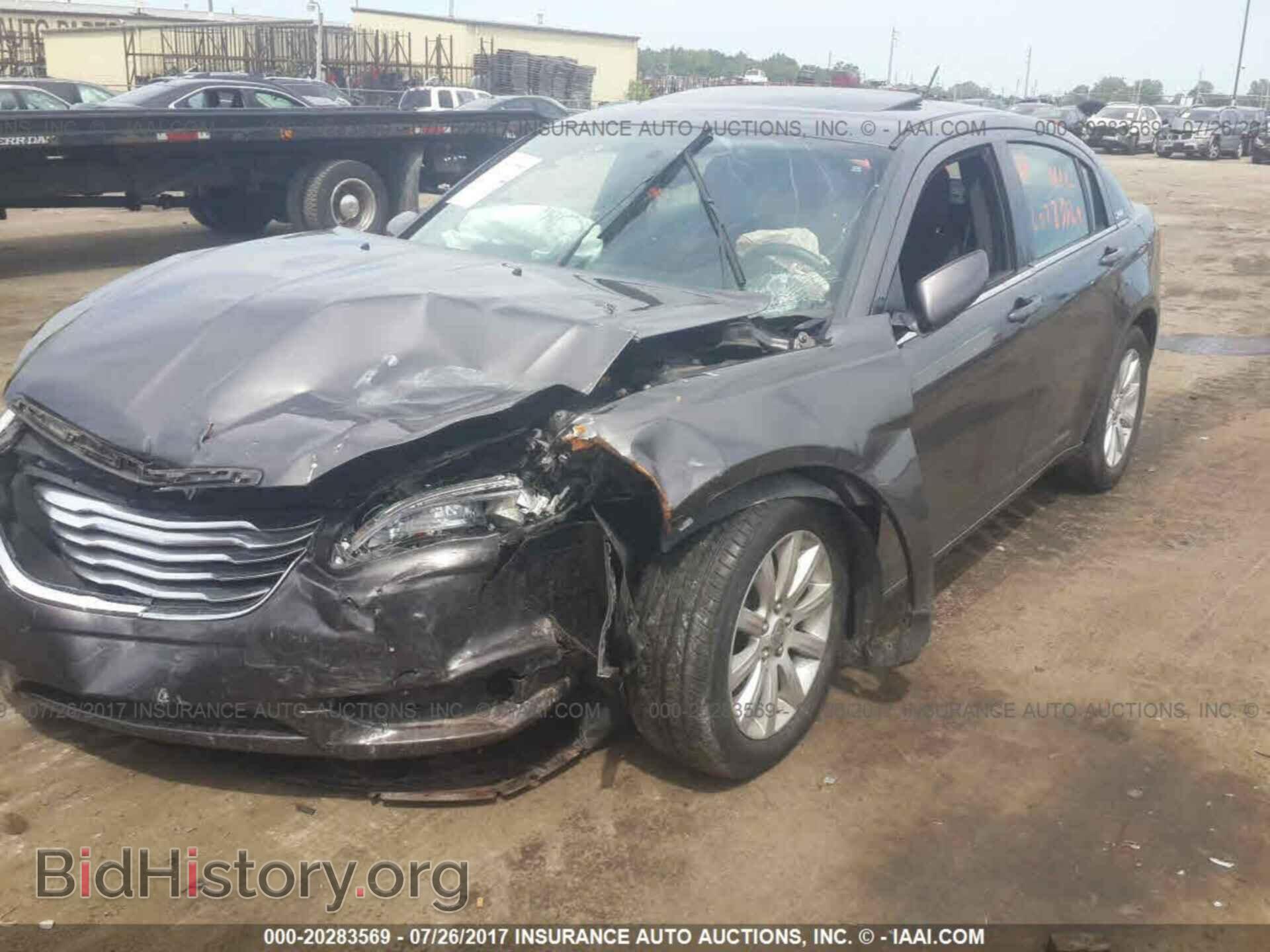 2014 Chrysler 200 - VIN: 1C3CCBBB5EN179875 - Photo 2