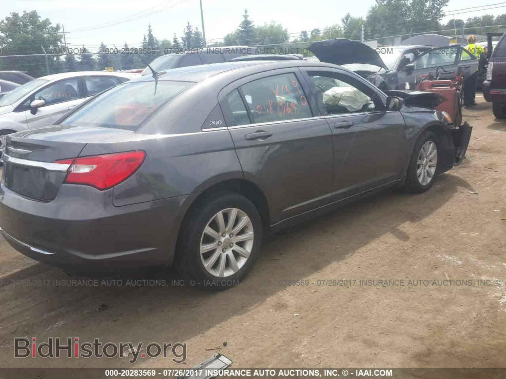 2014 Chrysler 200 - VIN: 1C3CCBBB5EN179875 - Photo 4