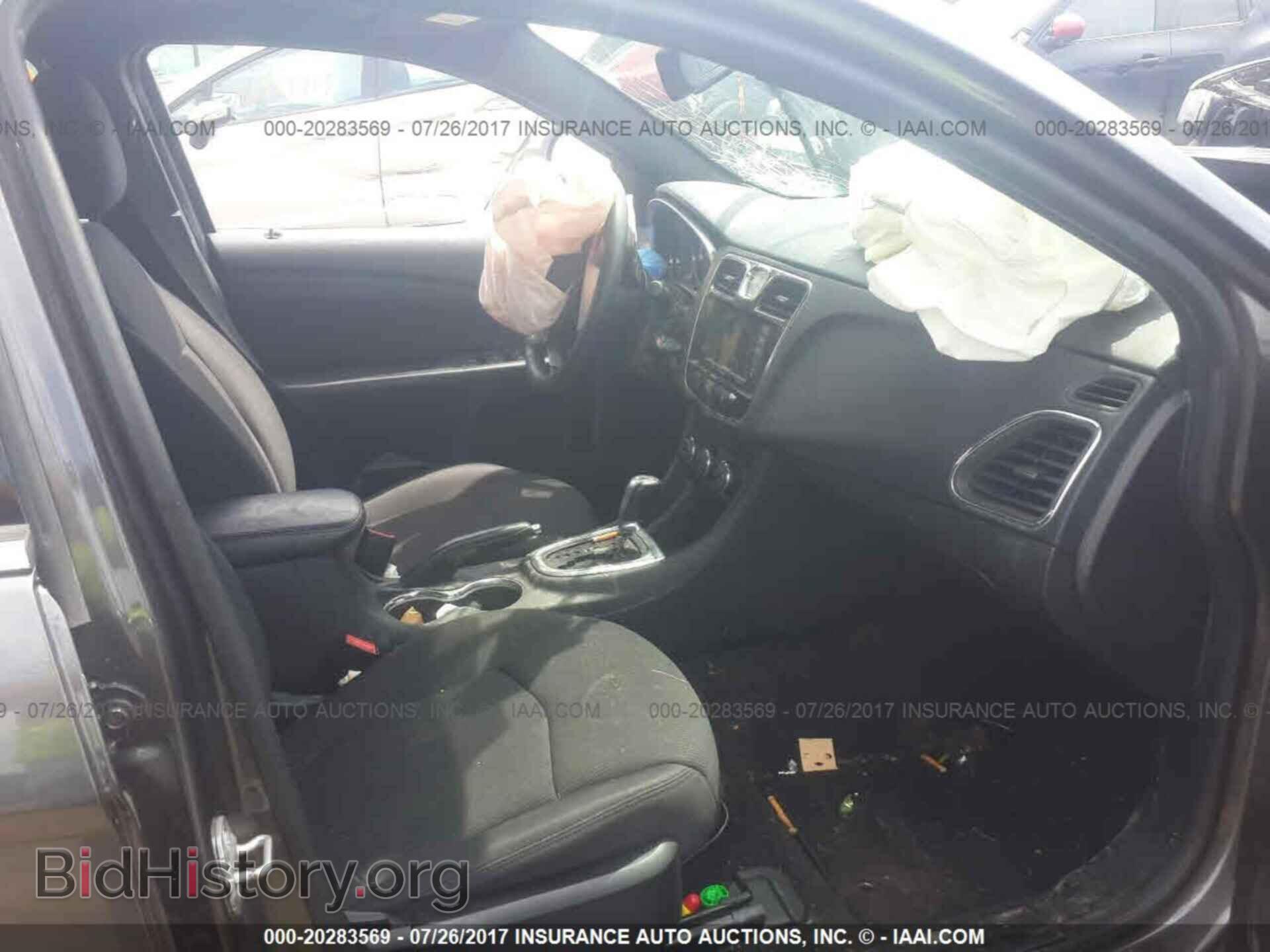 2014 Chrysler 200 - VIN: 1C3CCBBB5EN179875 - Photo 5