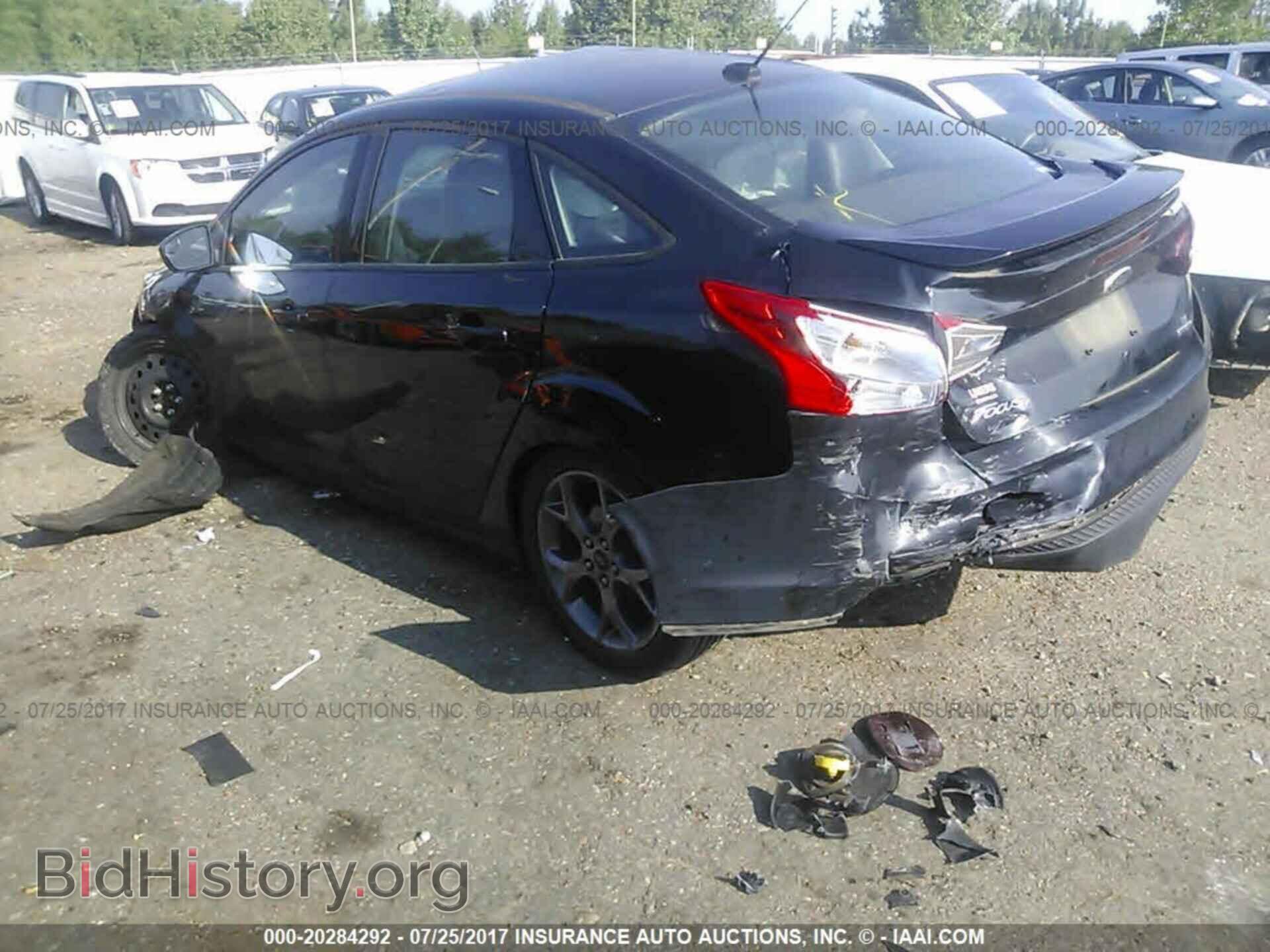 2014 Ford Focus - VIN: 1FADP3F21EL338932 - Photo 3