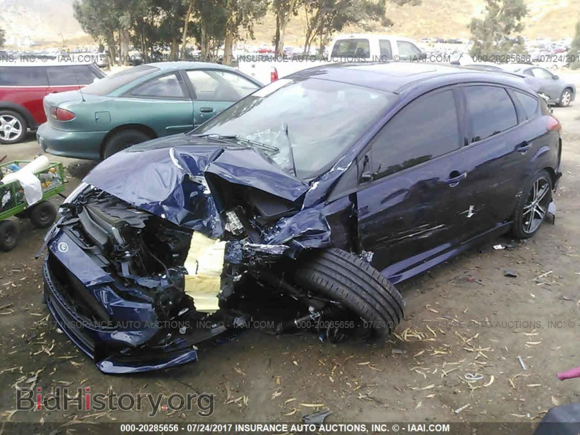 2017 Ford Focus - VIN: 1FADP3L95HL263593 - Photo 2