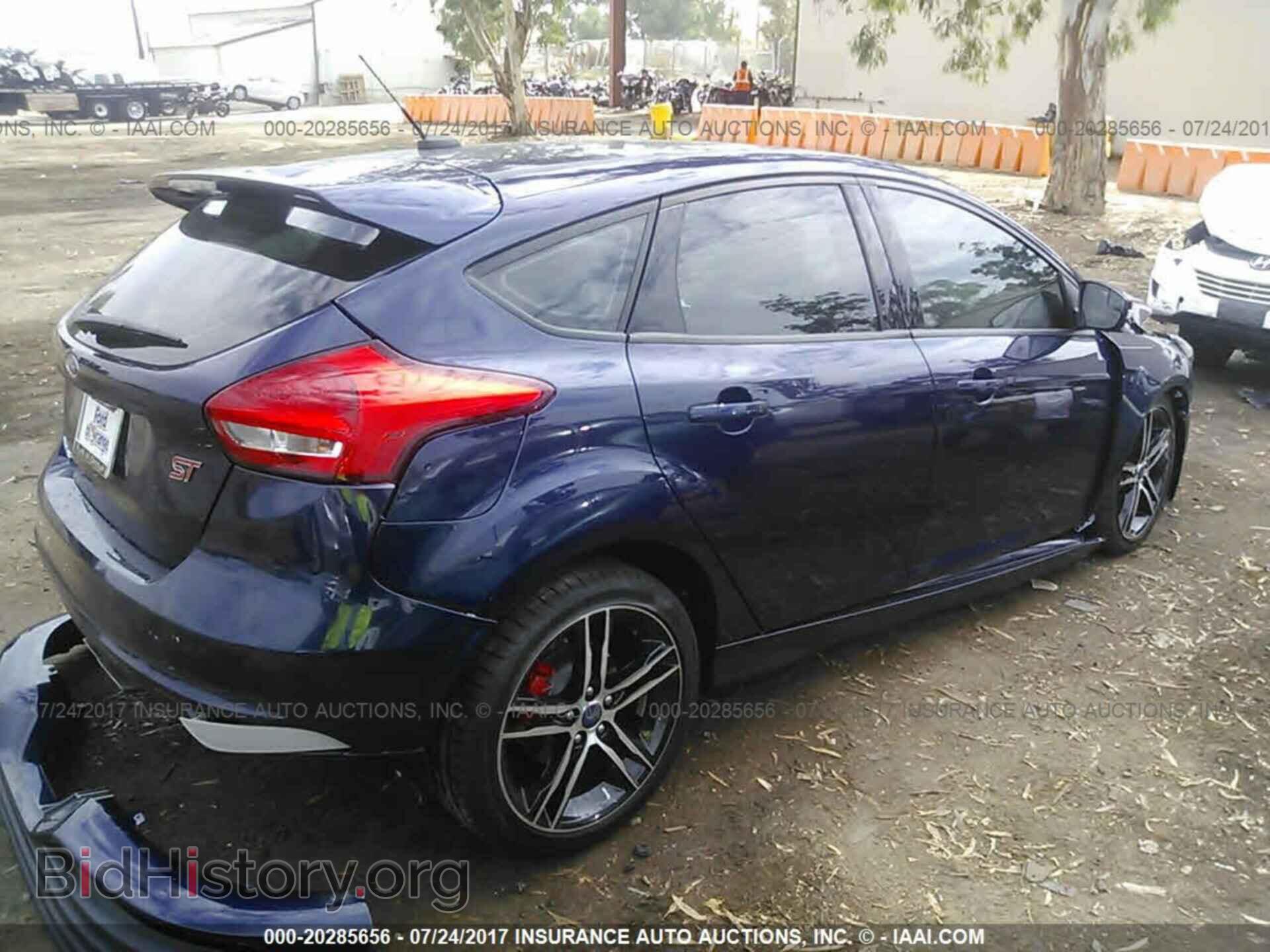 2017 Ford Focus - VIN: 1FADP3L95HL263593 - Photo 4