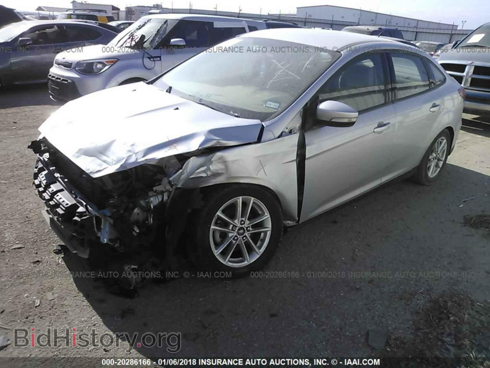 2015 Ford Focus - VIN: 1FADP3F28FL340680 - Фото 2