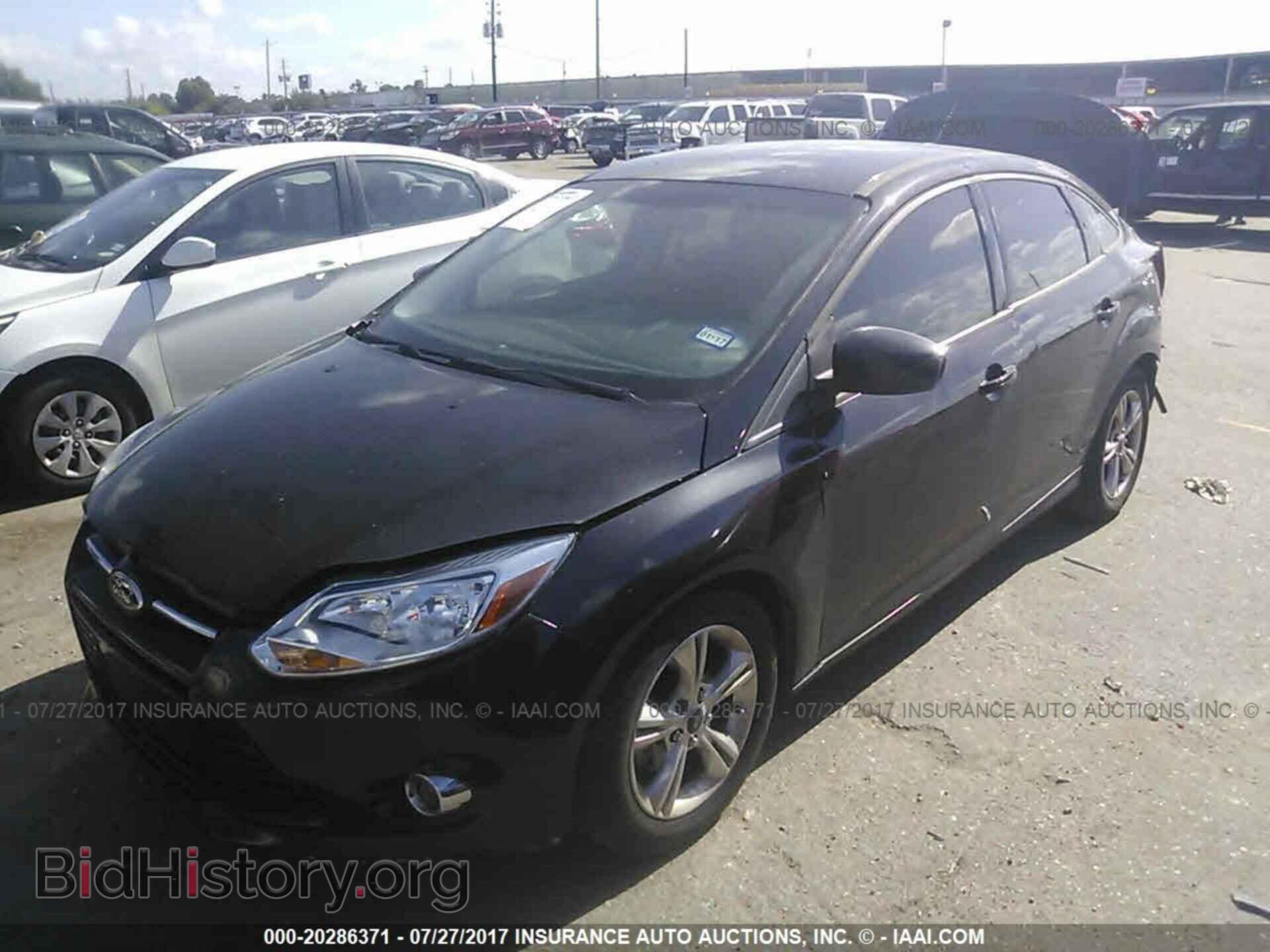 2012 Ford Focus - VIN: 1FAHP3F27CL416032 - Photo 2