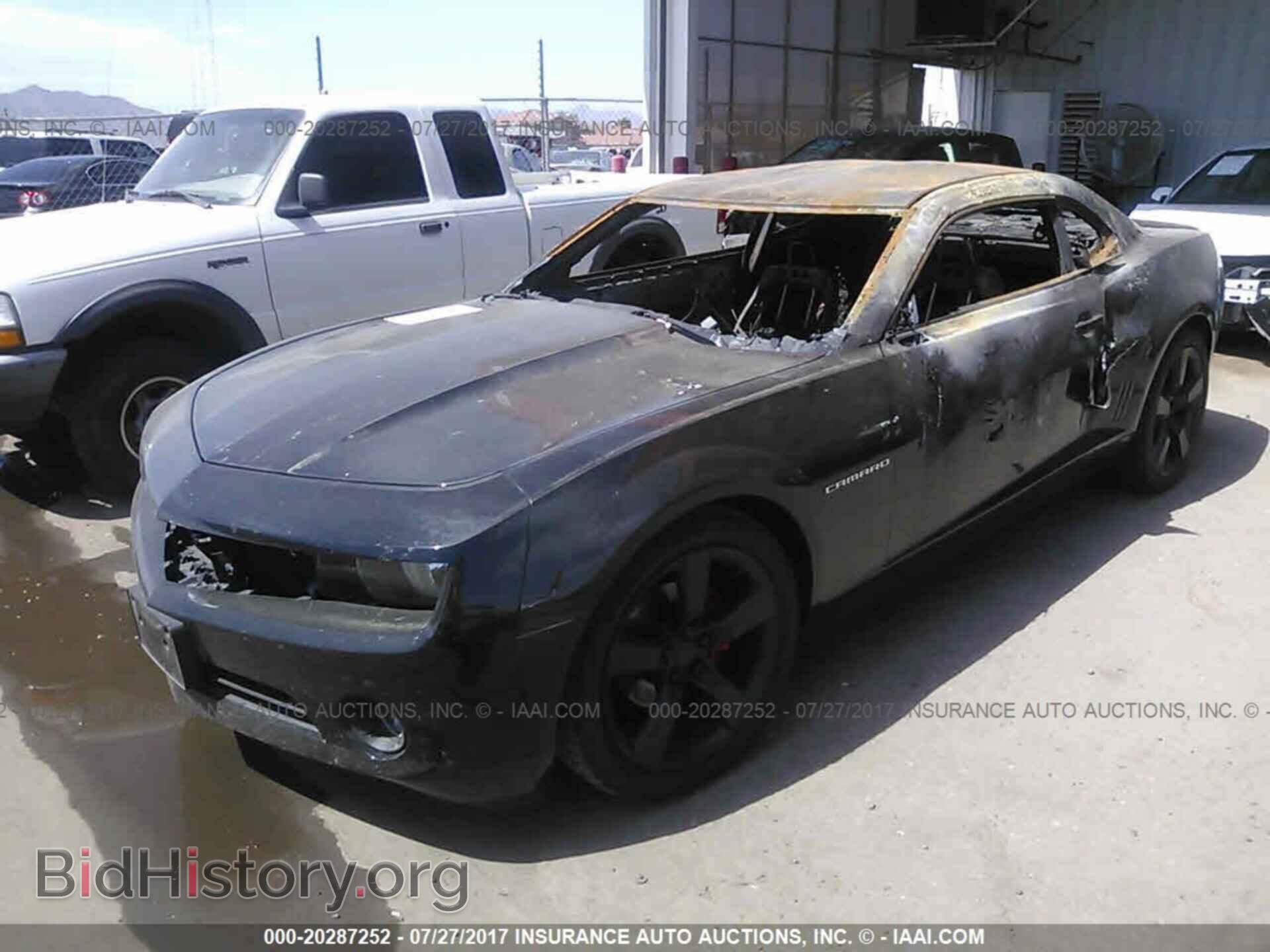 2011 Chevrolet Camaro - VIN: 2G1FE1ED0B9167750 - Фото 2