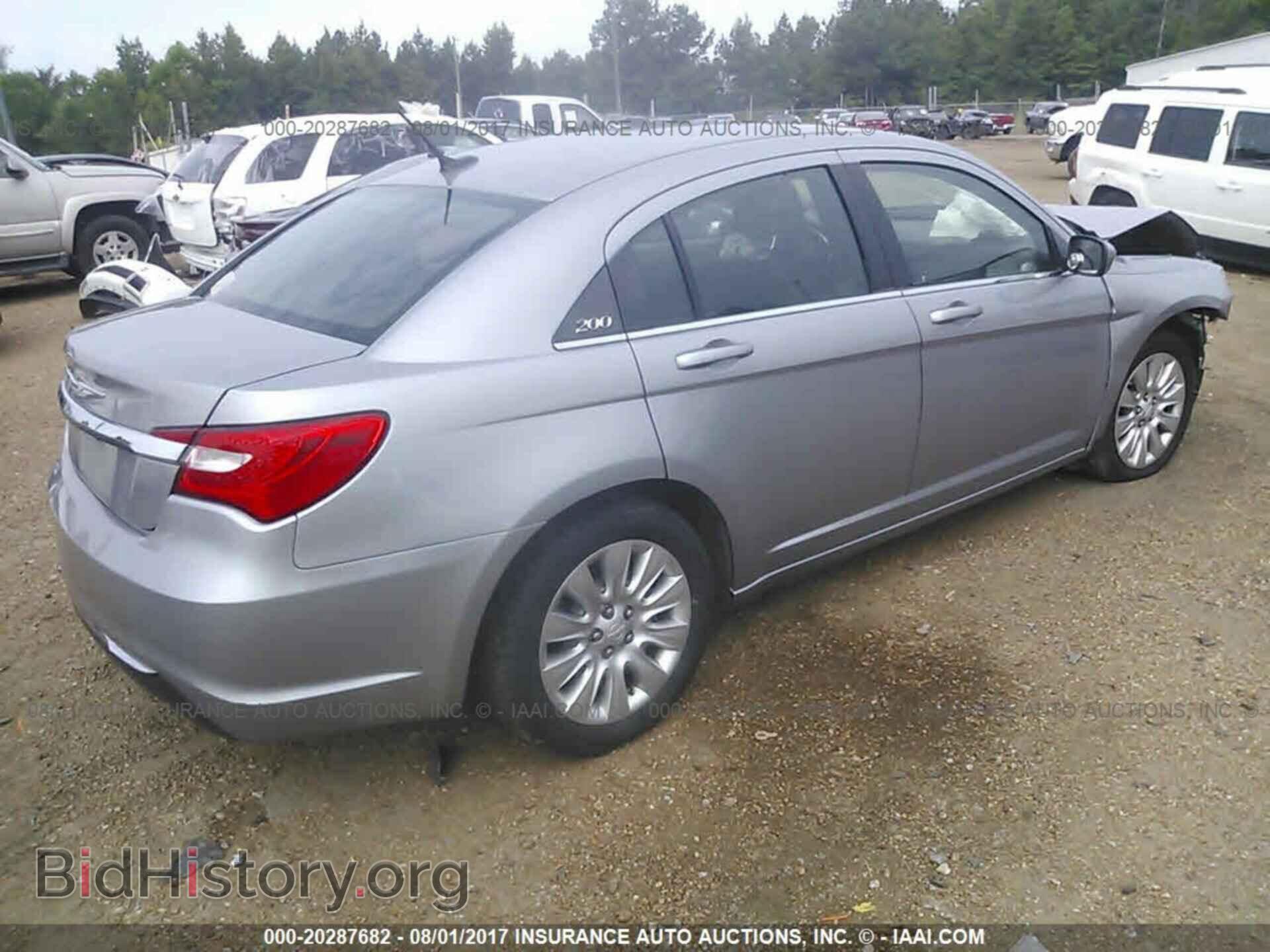 2013 Chrysler 200 - VIN: 1C3CCBAB8DN640969 - Photo 4