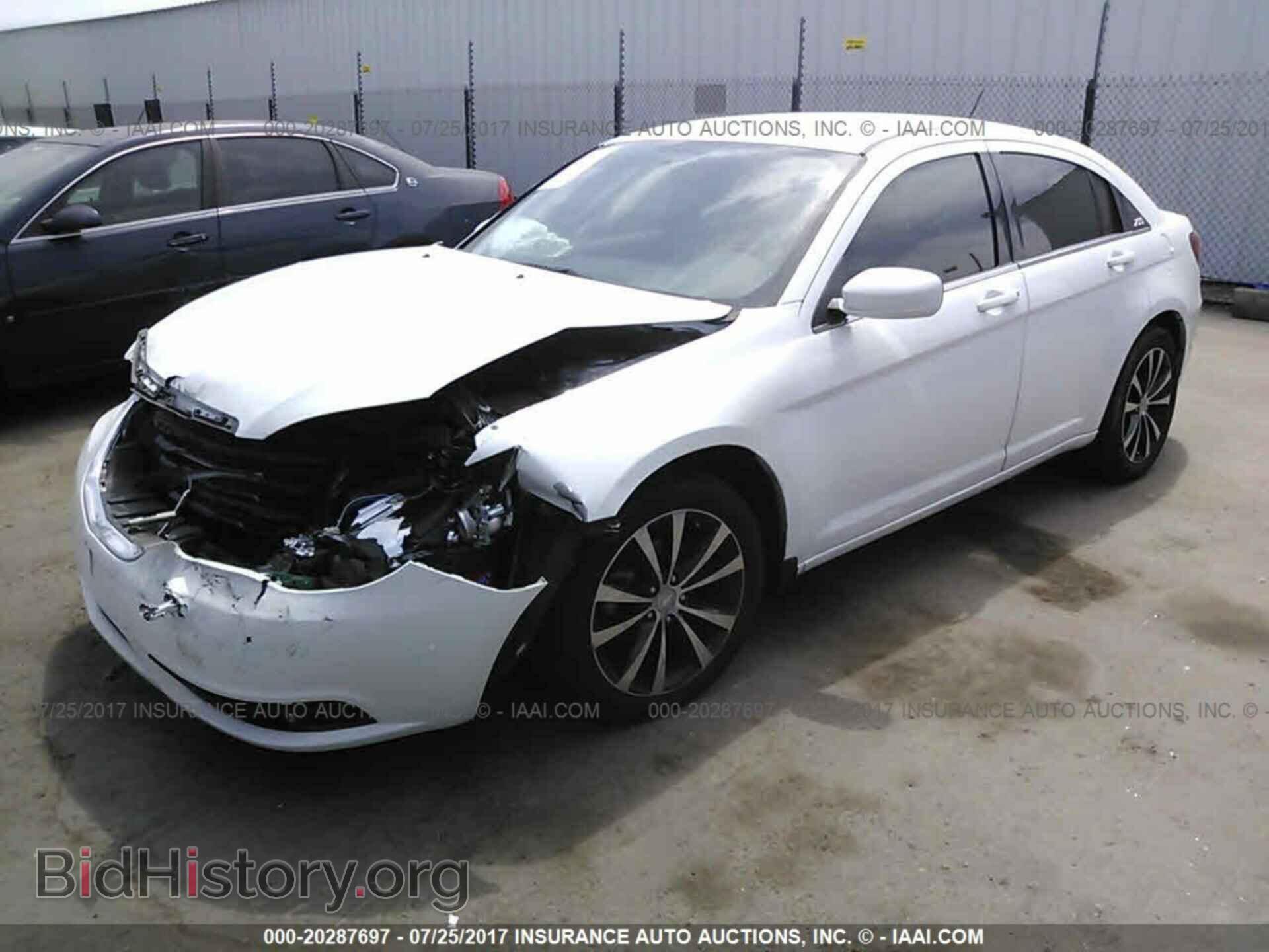 2013 Chrysler 200 - VIN: 1C3CCBBG9DN745580 - Photo 2