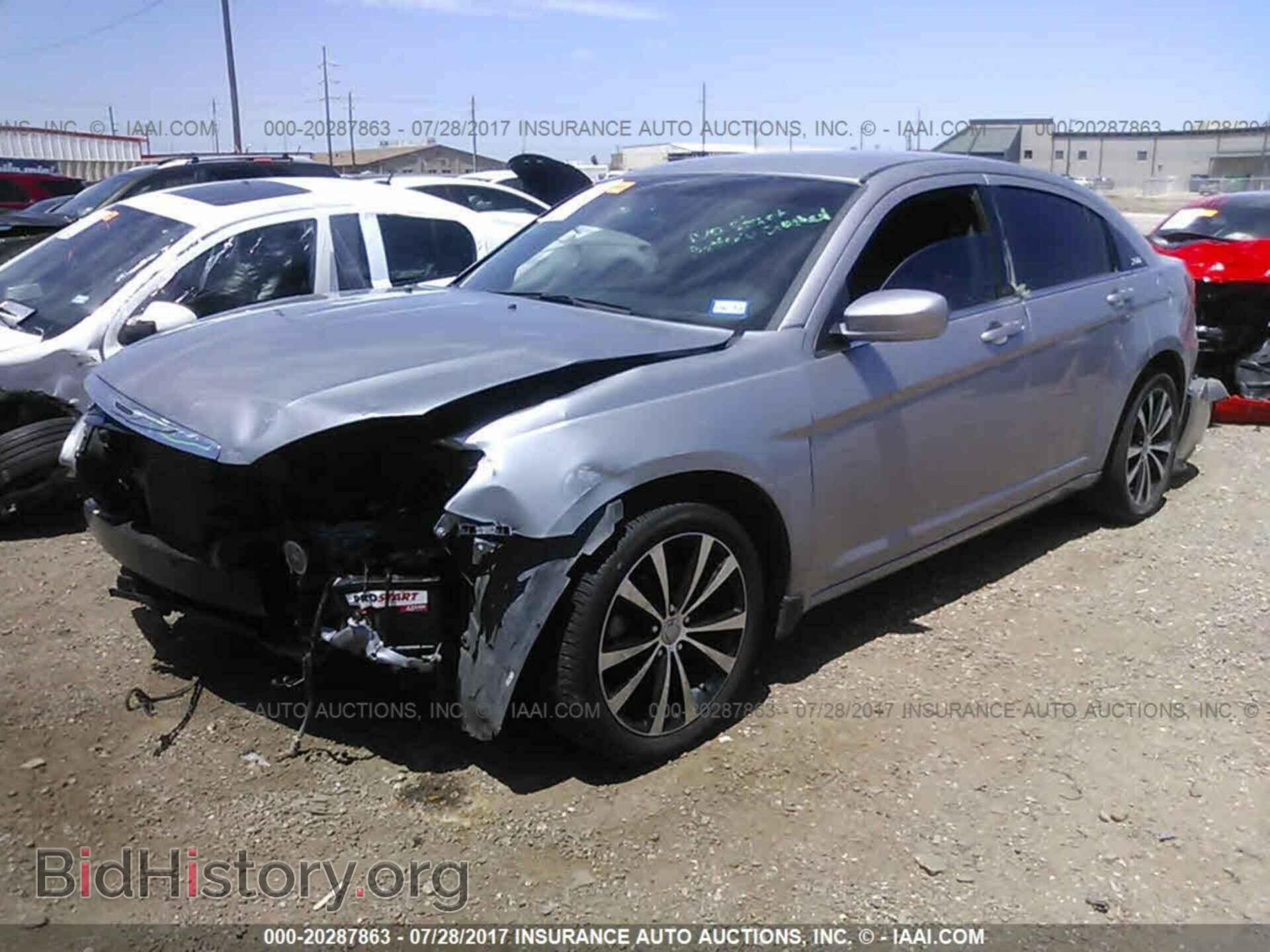 2014 Chrysler 200 - VIN: 1C3CCBBB9EN171729 - Photo 2