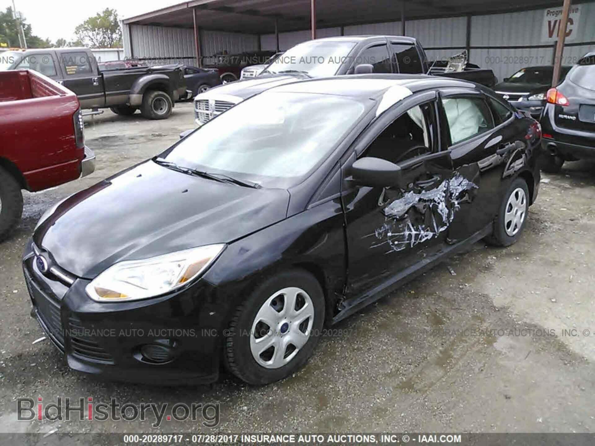 2013 Ford Focus - VIN: 1FADP3E29DL334112 - Photo 2