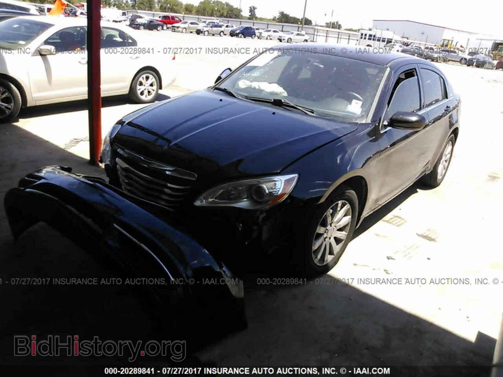 2013 Chrysler 200 - VIN: 1C3CCBBB9DN574107 - Photo 2