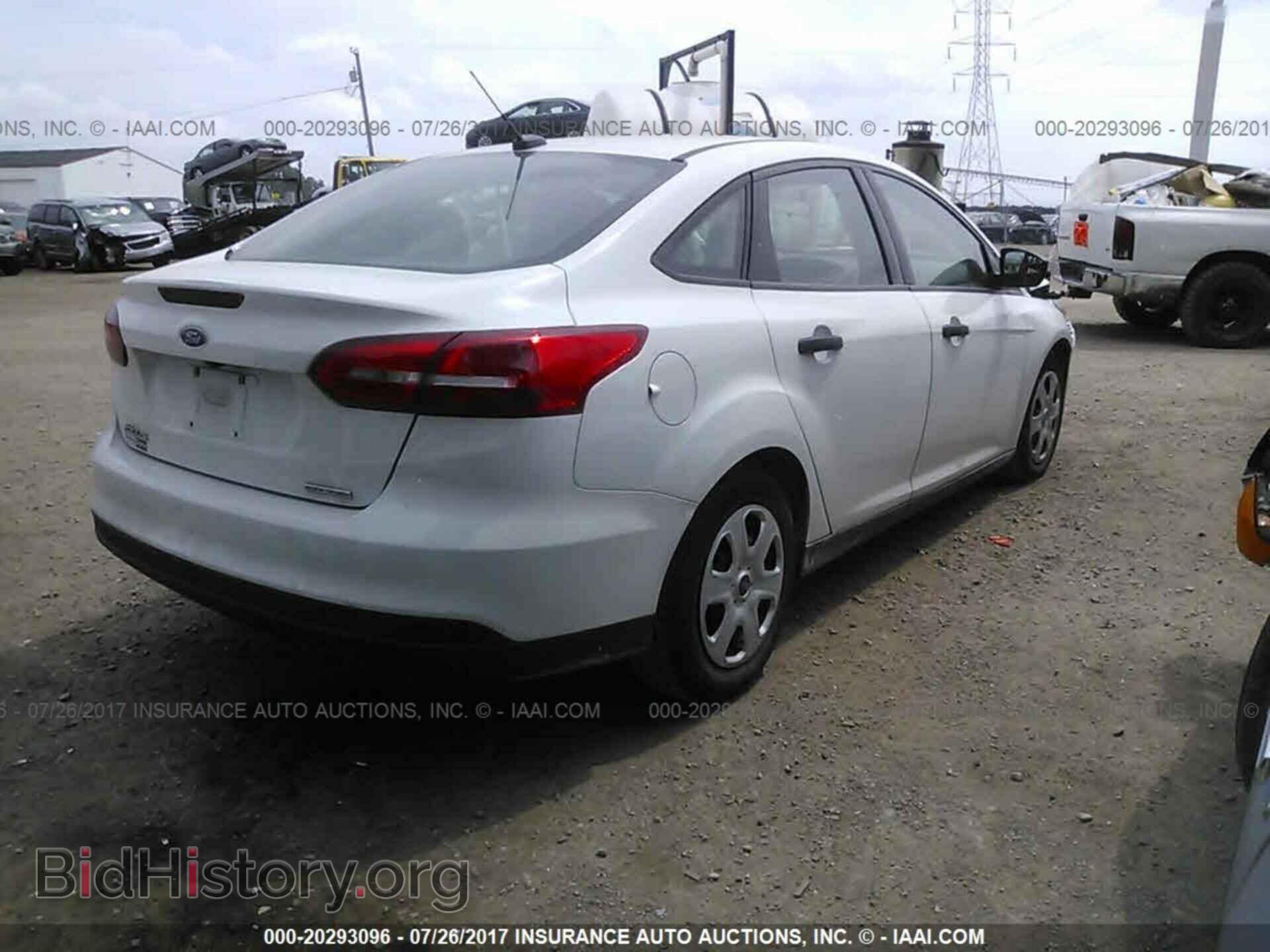 2016 Ford Focus - VIN: 1FADP3E23GL297076 - Photo 4