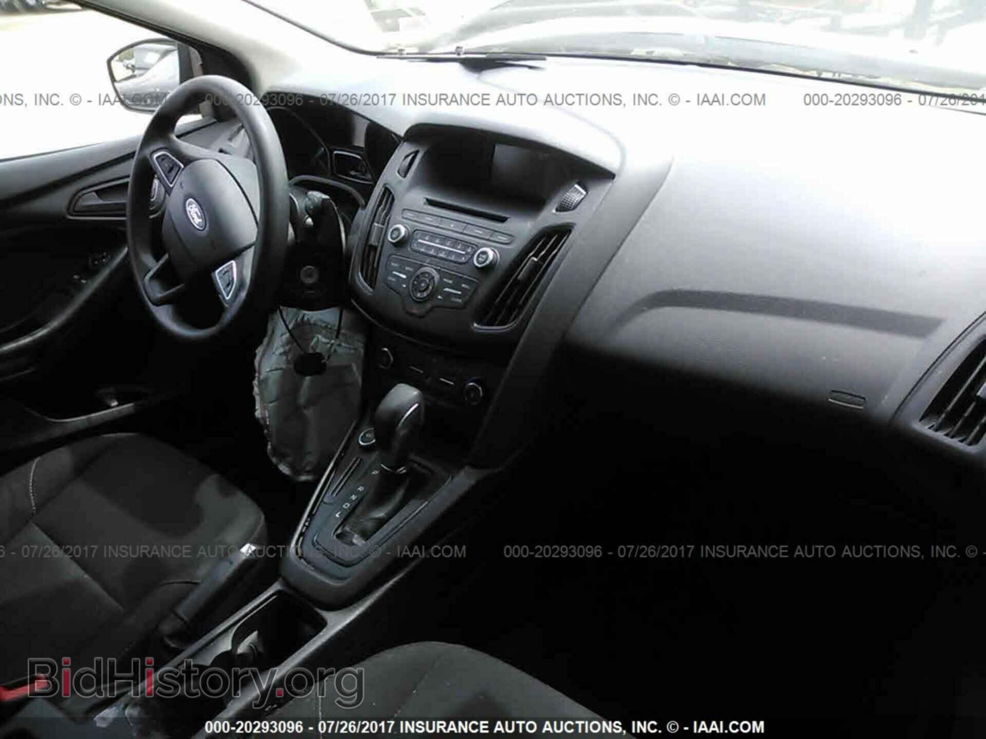 2016 Ford Focus - VIN: 1FADP3E23GL297076 - Photo 5