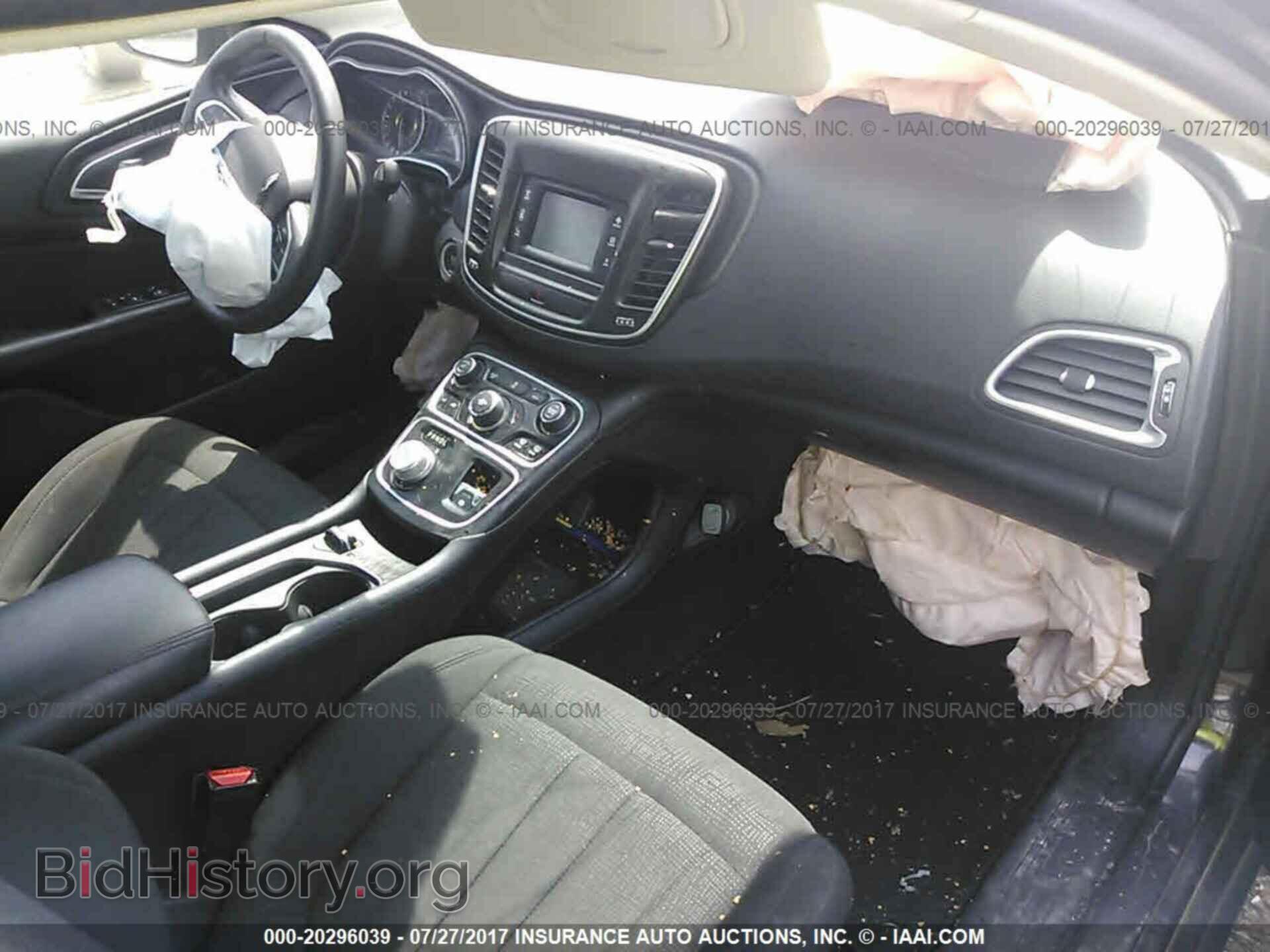 2016 Chrysler 200 - VIN: 1C3CCCAB7GN126637 - Photo 5