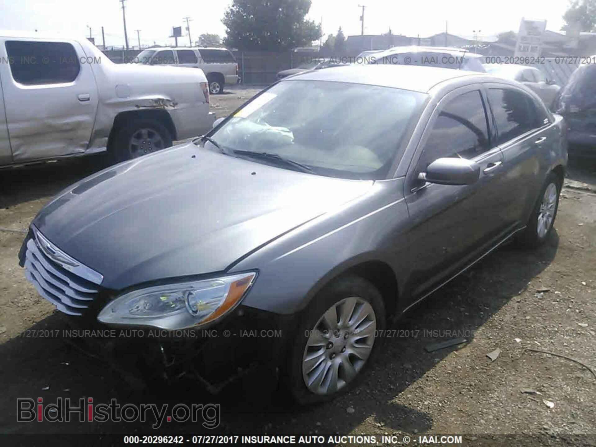 2012 Chrysler 200 - VIN: 1C3CCBAB8CN320128 - Фото 2
