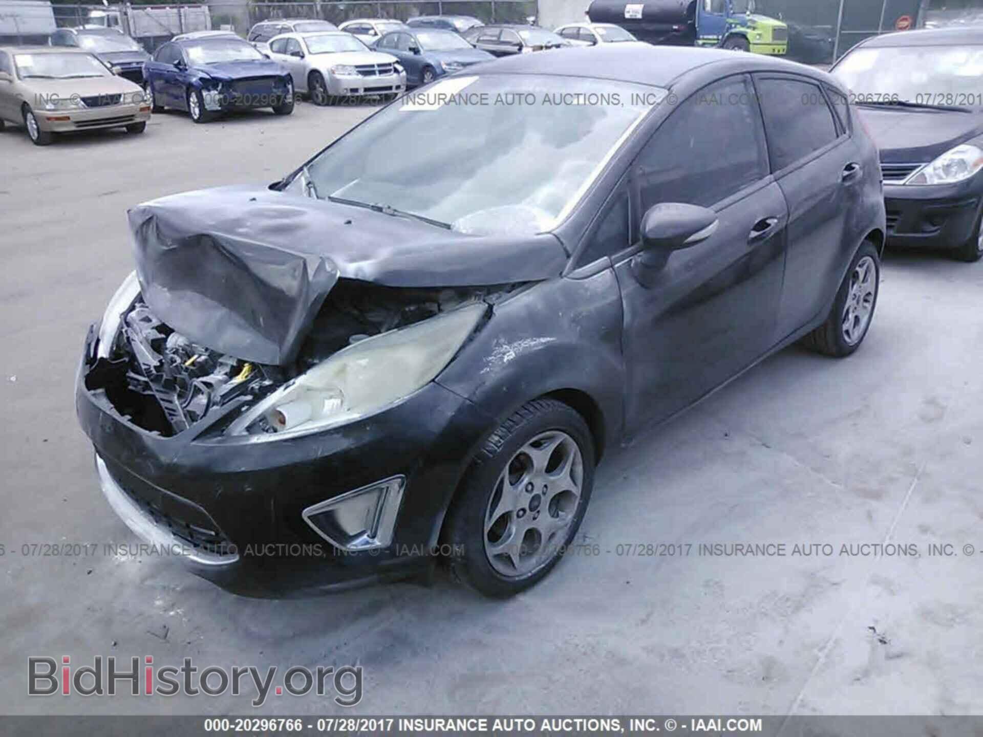 2011 Ford Fiesta - VIN: 3FADP4FJ1BM142125 - Фото 2