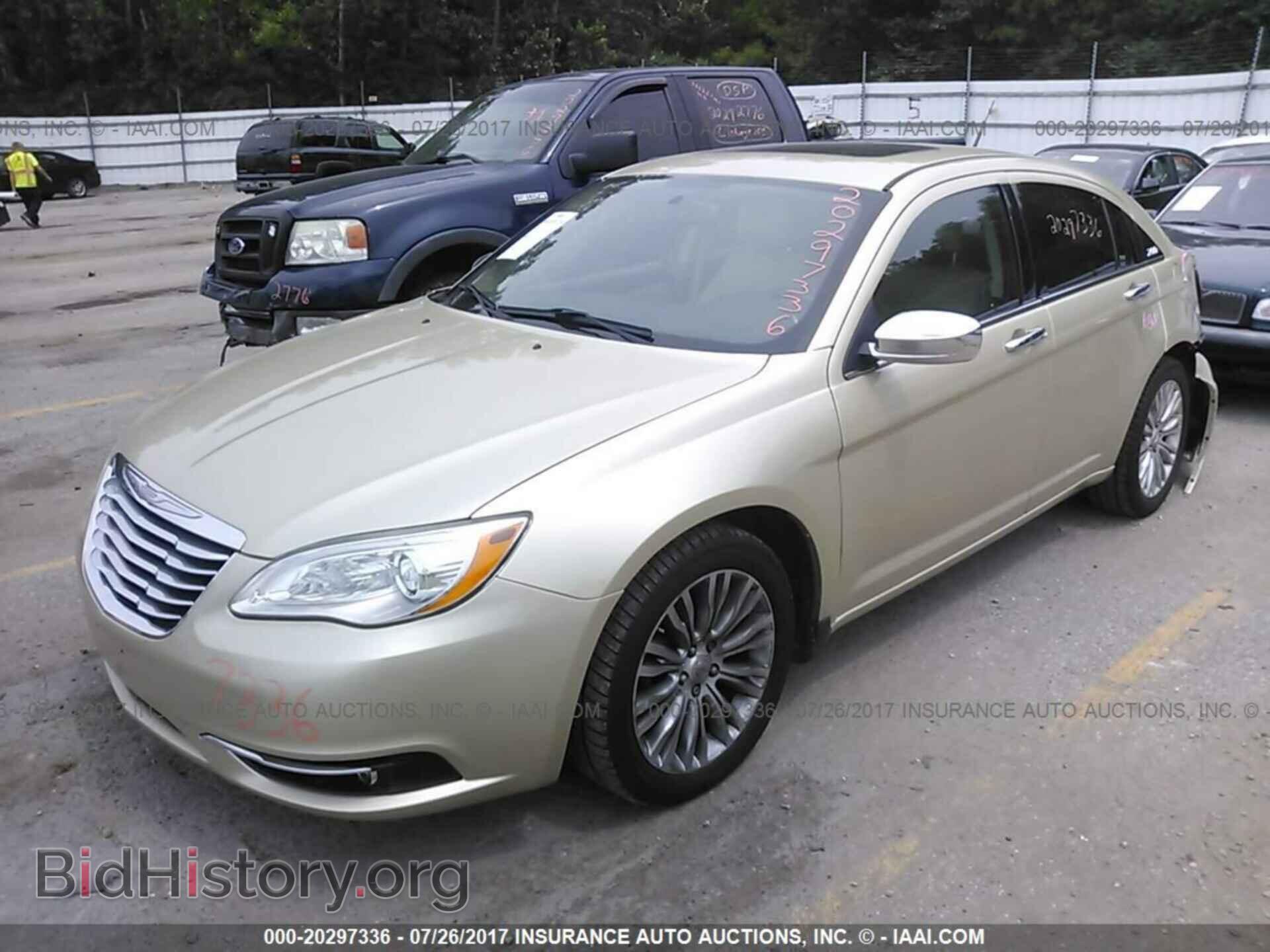 2011 Chrysler 200 - VIN: 1C3BC2FG4BN519921 - Photo 2