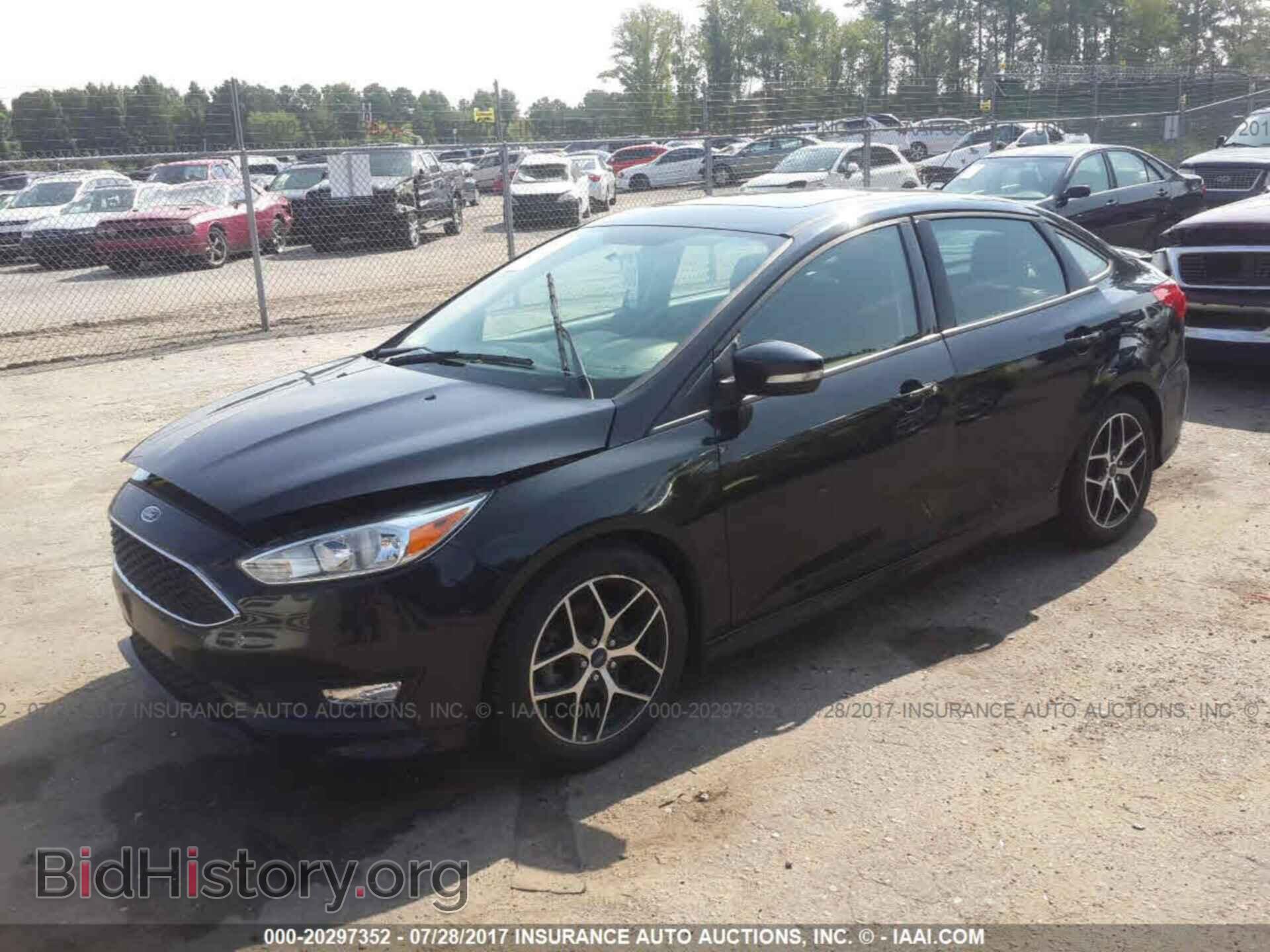 2015 Ford Focus - VIN: 1FADP3FE1FL208886 - Photo 2