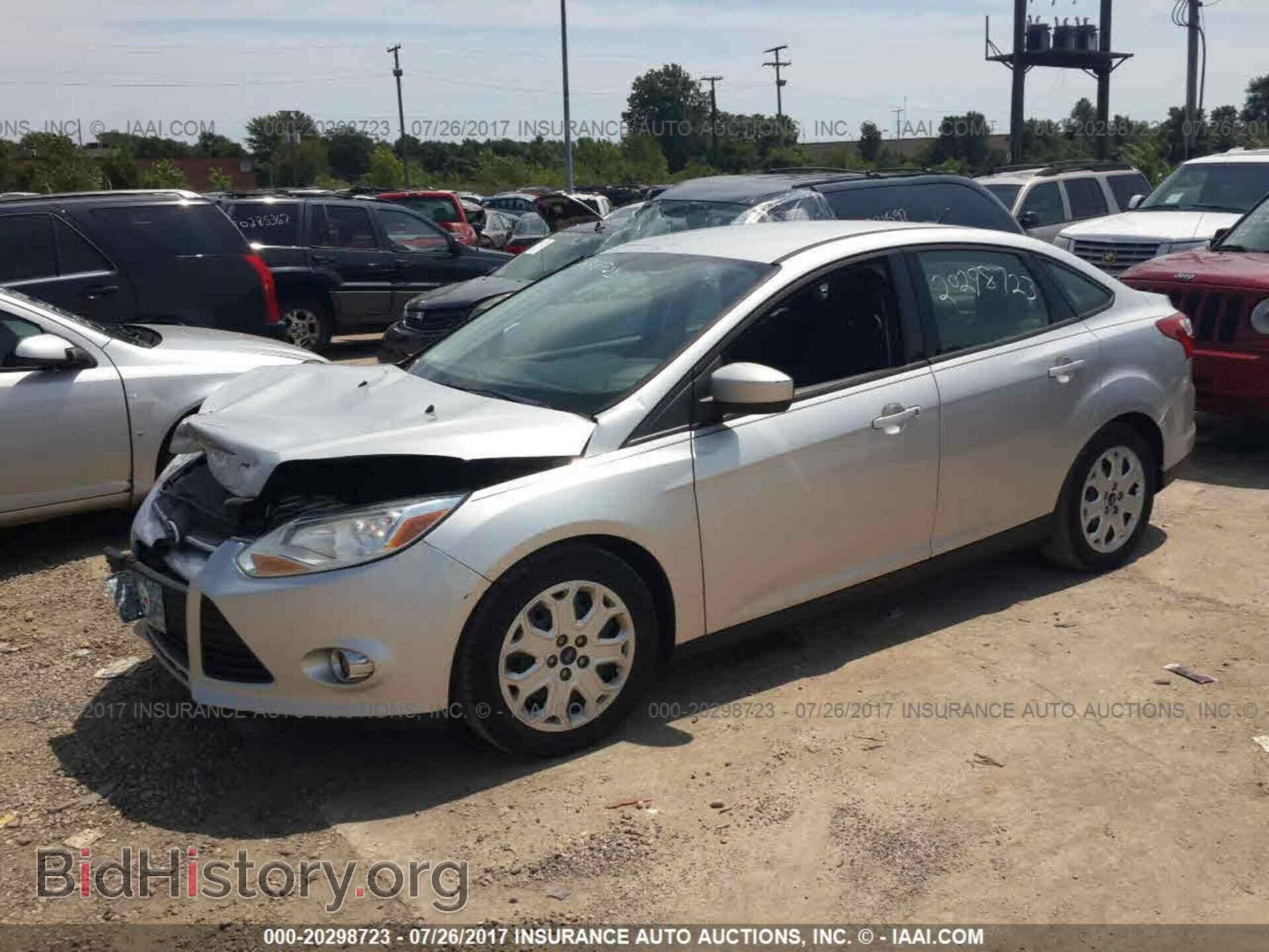 2012 Ford Focus - VIN: 1FAHP3F24CL207895 - Фото 2