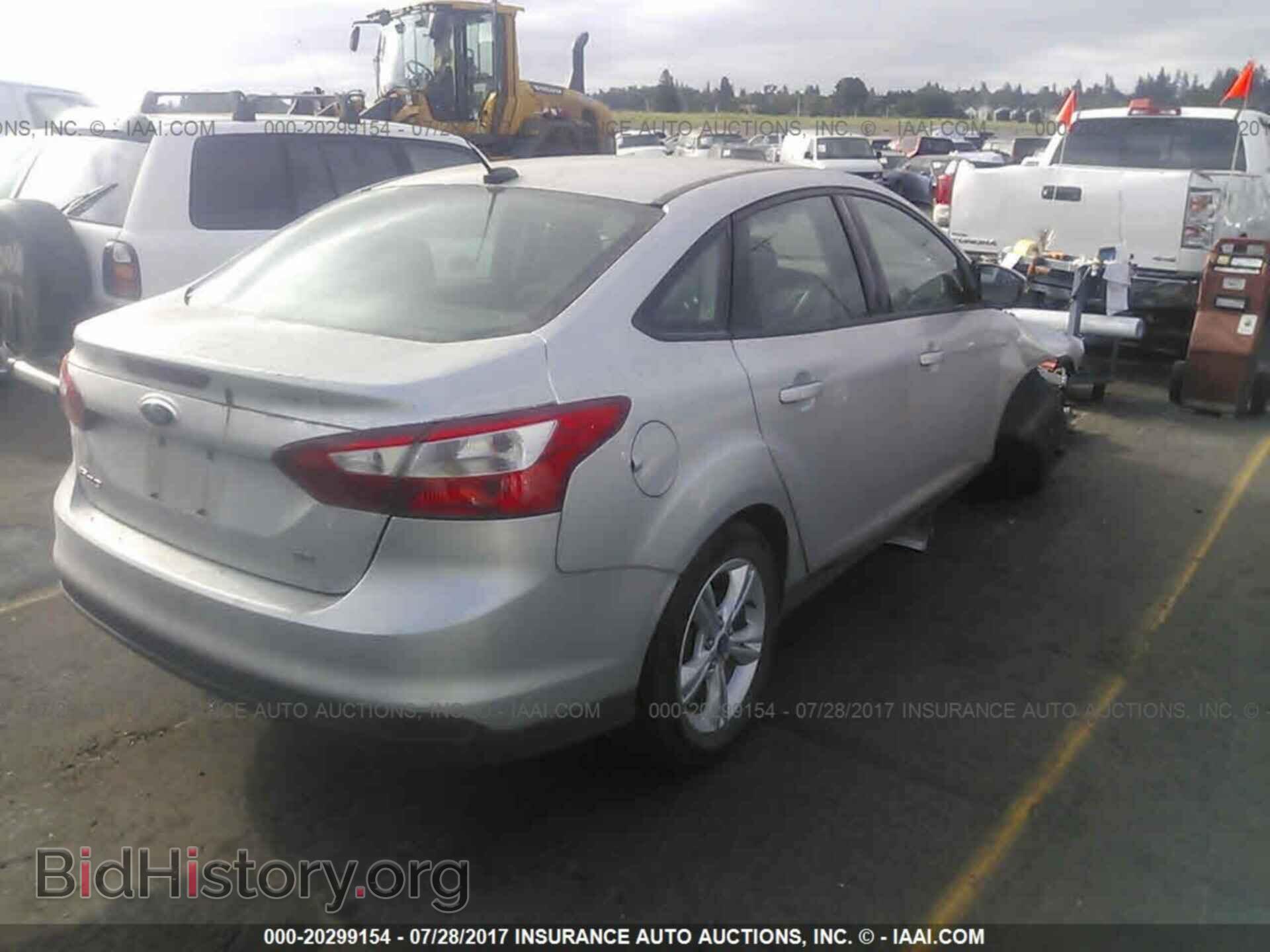 2013 Ford Focus - VIN: 1FADP3F28DL196352 - Photo 4