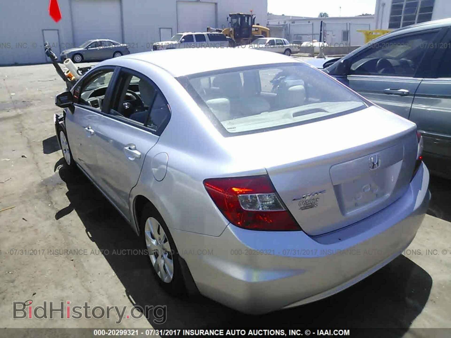 2012 Honda Civic - VIN: 2HGFB2F55CH304445 - Photo 3