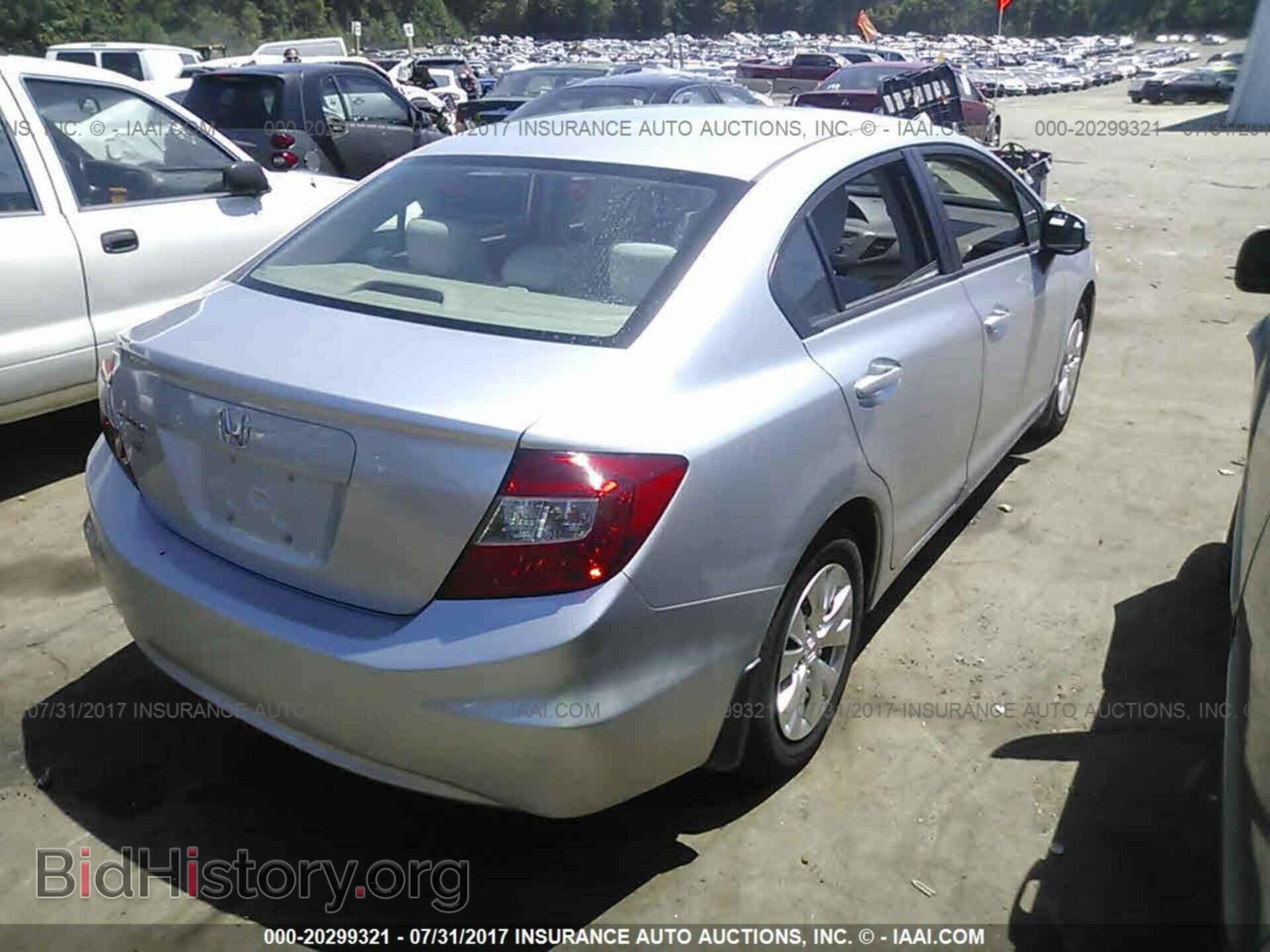 2012 Honda Civic - VIN: 2HGFB2F55CH304445 - Photo 4