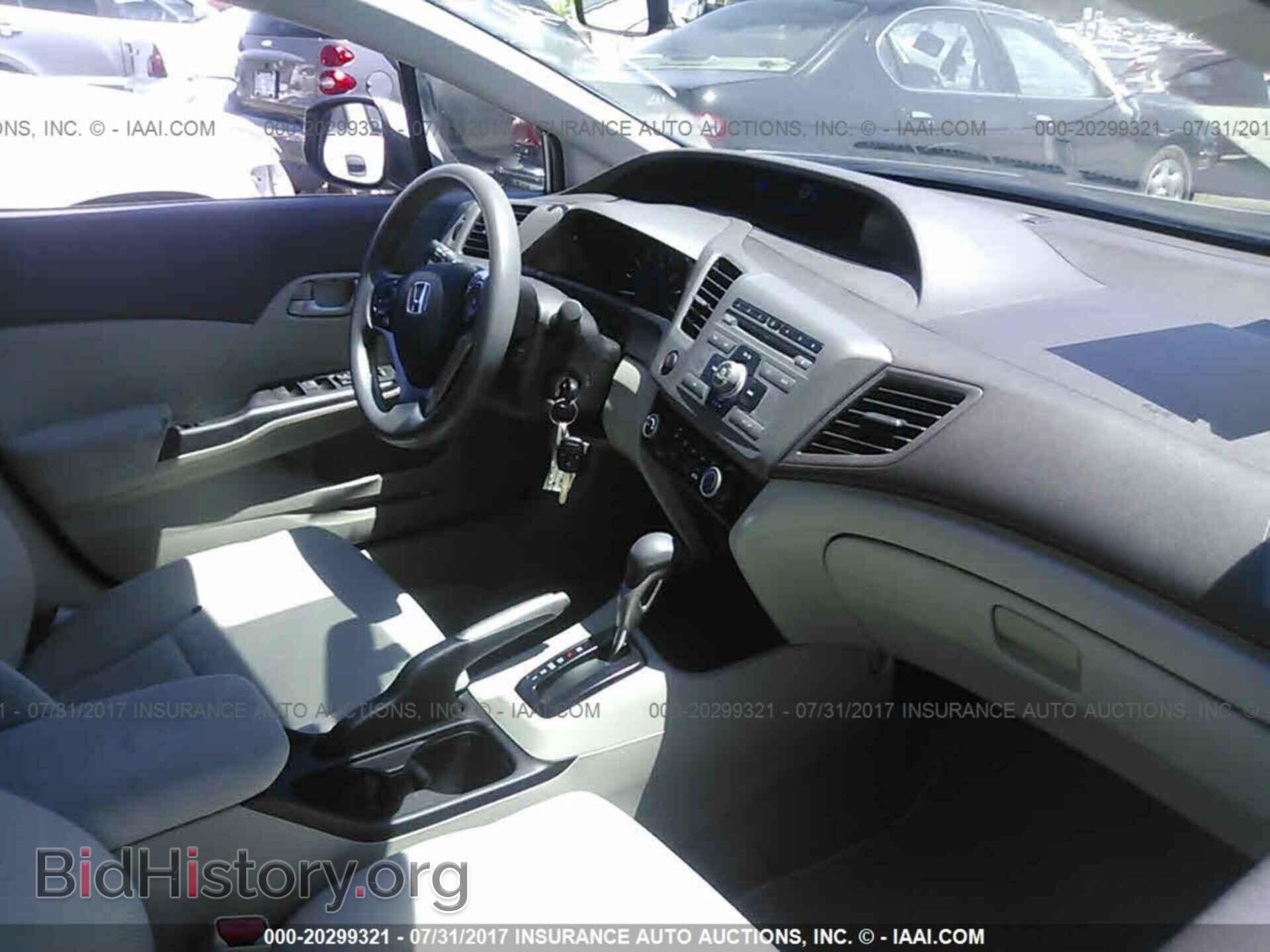 2012 Honda Civic - VIN: 2HGFB2F55CH304445 - Photo 5