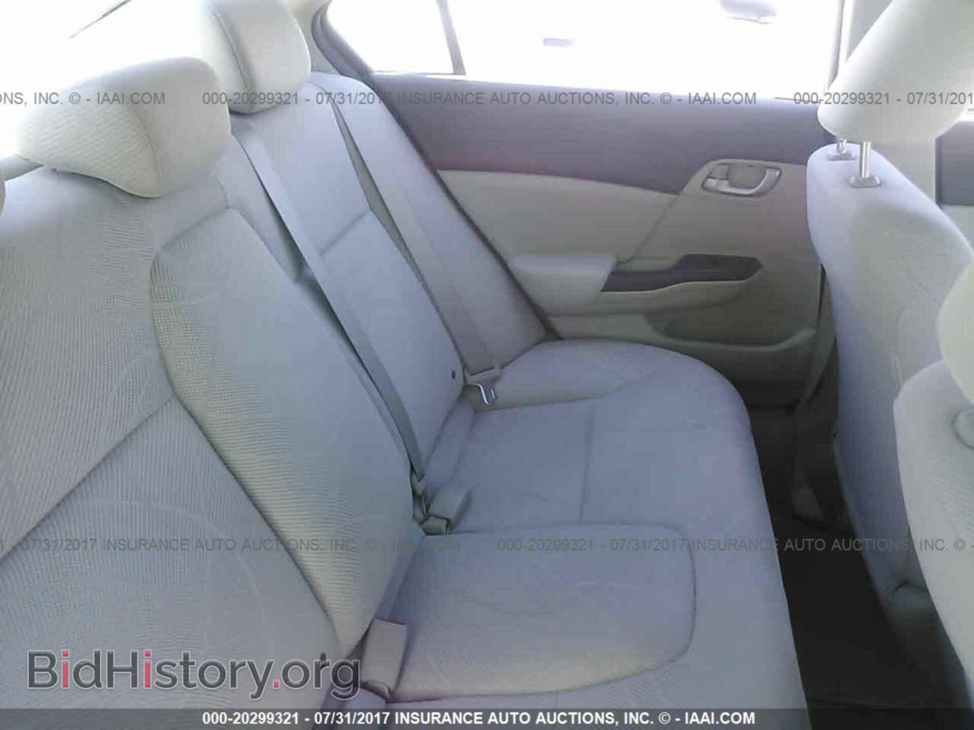 2012 Honda Civic - VIN: 2HGFB2F55CH304445 - Photo 8