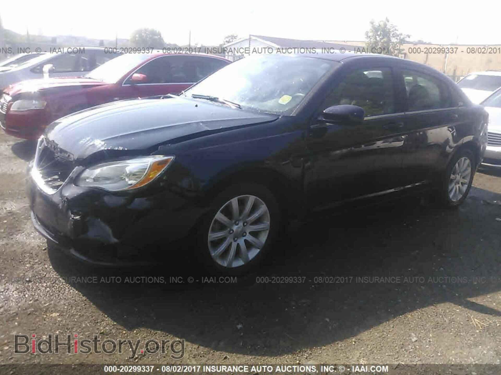 2013 Chrysler 200 - VIN: 1C3CCBBB6DN766066 - Фото 2