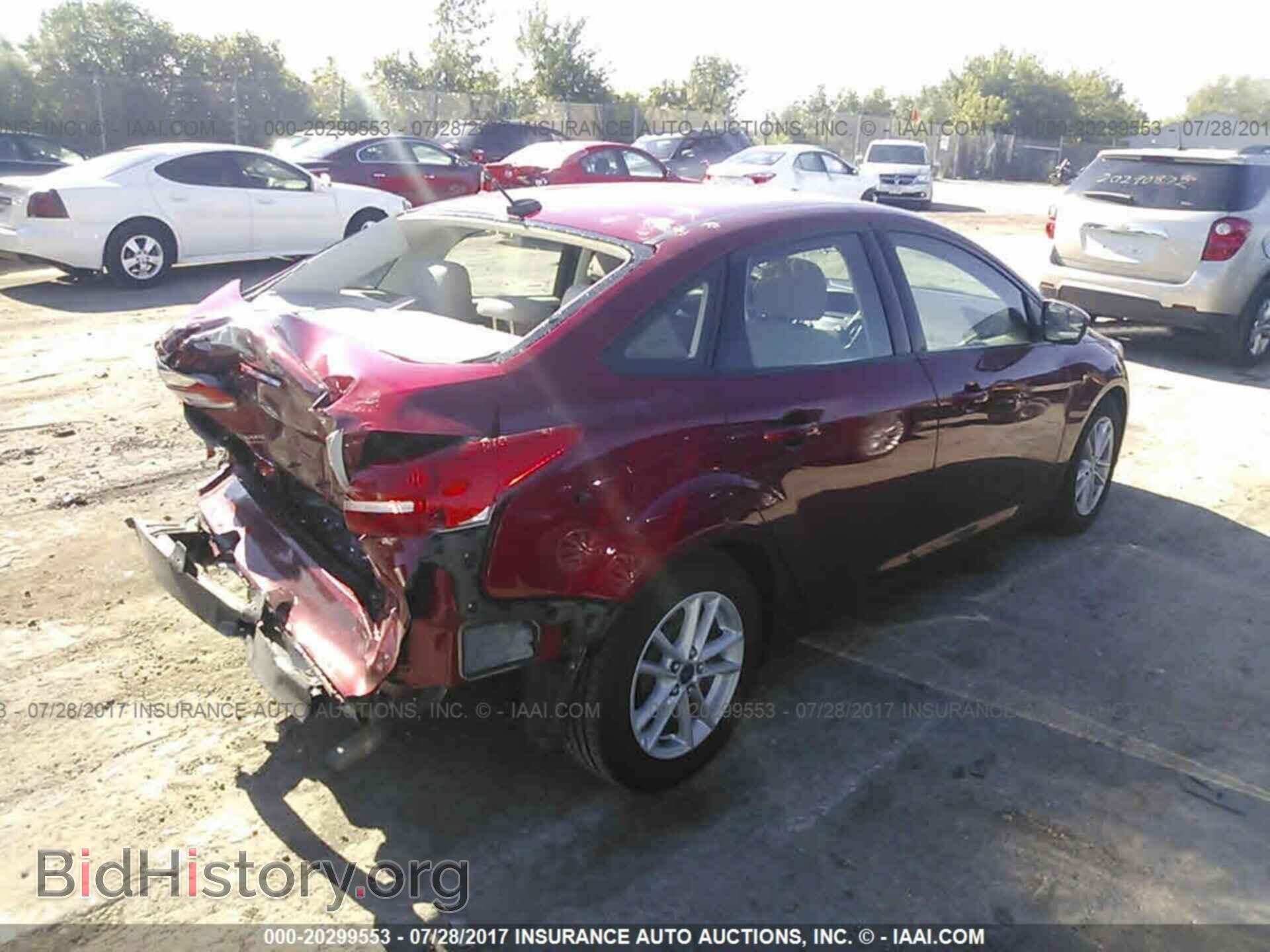 2015 Ford Focus - VIN: 1FADP3F2XFL327283 - Photo 4