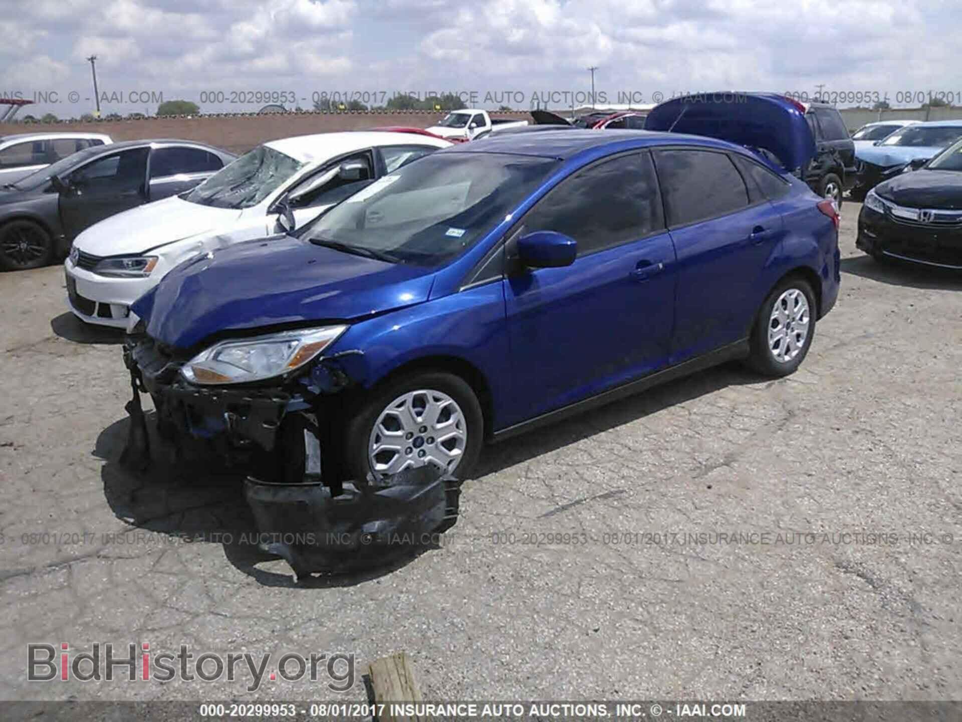 2012 Ford Focus - VIN: 1FAHP3F24CL362057 - Photo 2