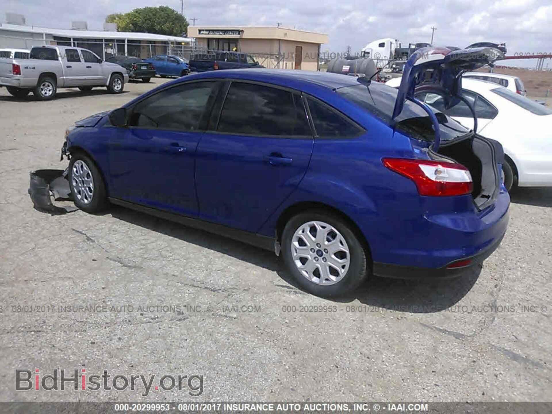 2012 Ford Focus - VIN: 1FAHP3F24CL362057 - Photo 3