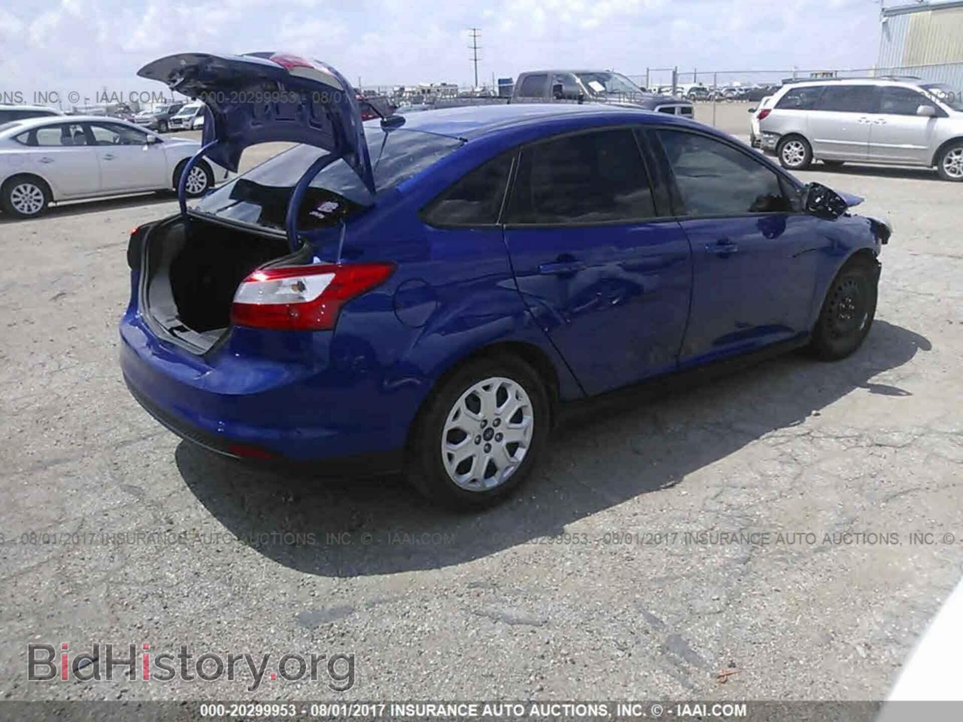 2012 Ford Focus - VIN: 1FAHP3F24CL362057 - Photo 4
