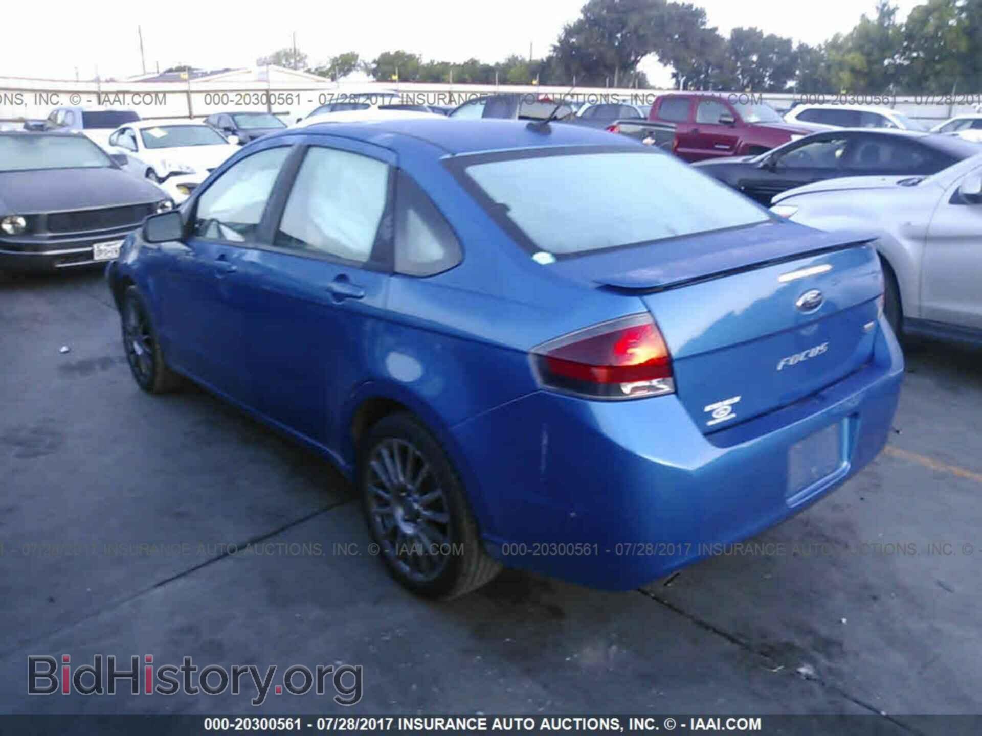 2011 Ford Focus - VIN: 1FAHP3GN9BW110066 - Photo 3