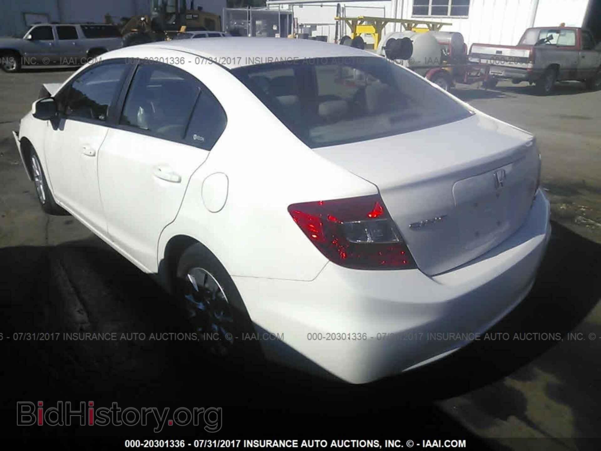 2012 Honda Civic - VIN: 2HGFB2F44CH042781 - Photo 3