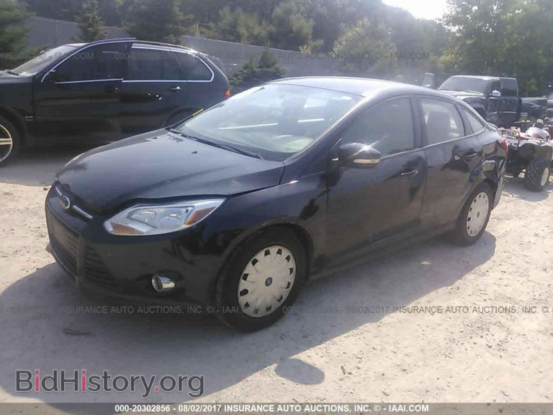 2012 Ford Focus - VIN: 1FAHP3F22CL428573 - Photo 2