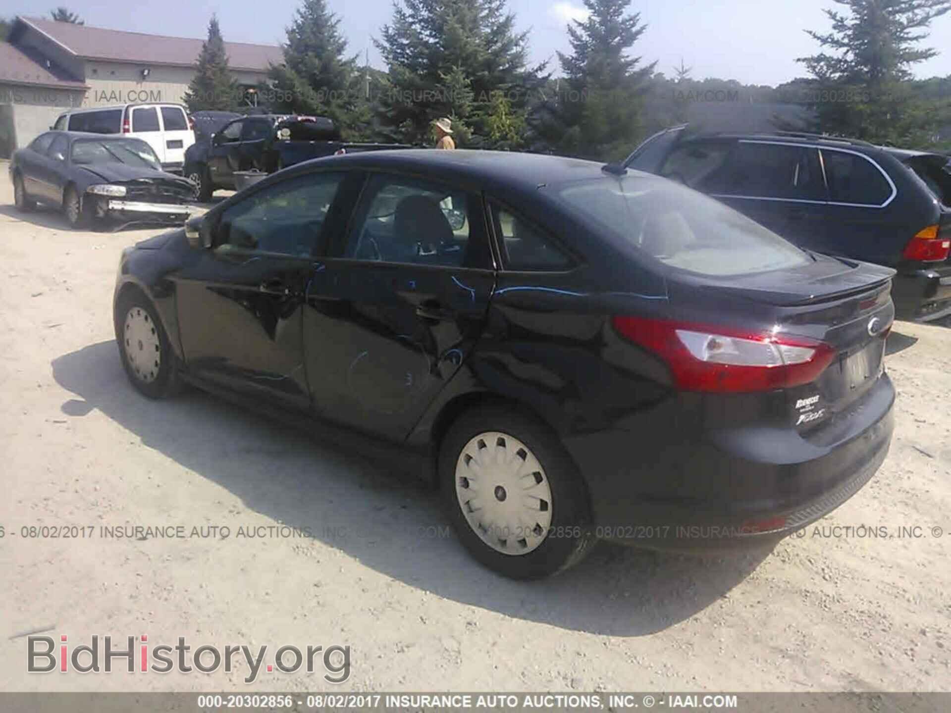 2012 Ford Focus - VIN: 1FAHP3F22CL428573 - Photo 3