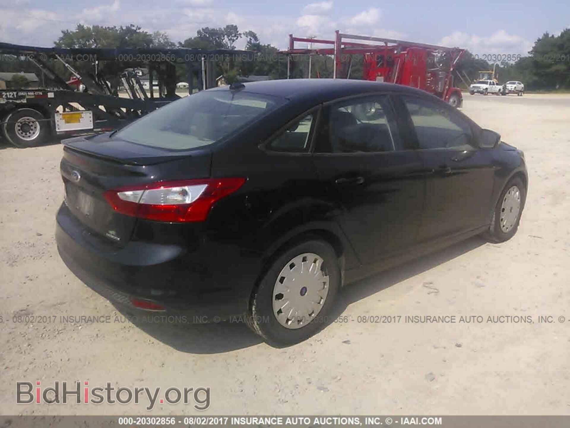2012 Ford Focus - VIN: 1FAHP3F22CL428573 - Photo 4