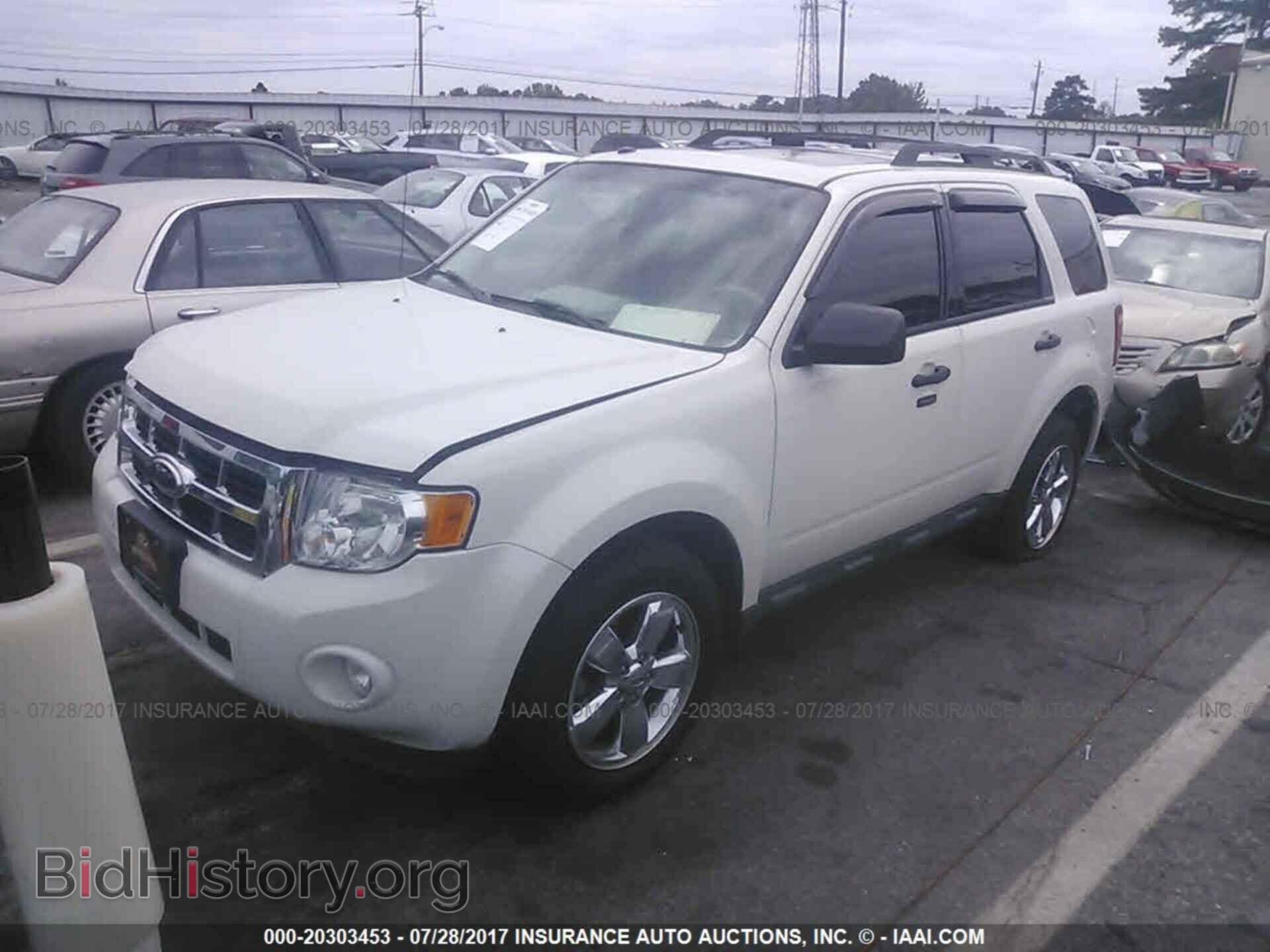 2012 Ford Escape - VIN: 1FMCU0DG8CKC73636 - Photo 2