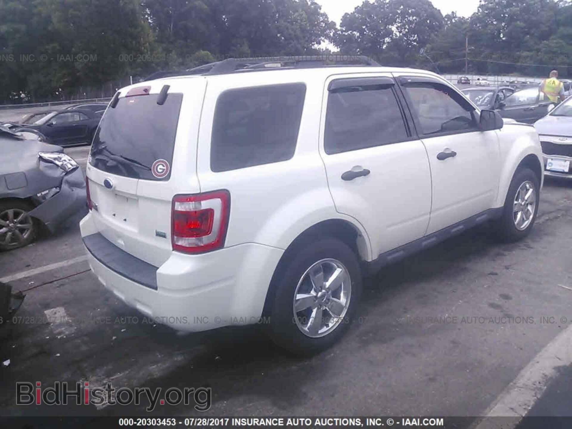 2012 Ford Escape - VIN: 1FMCU0DG8CKC73636 - Photo 4