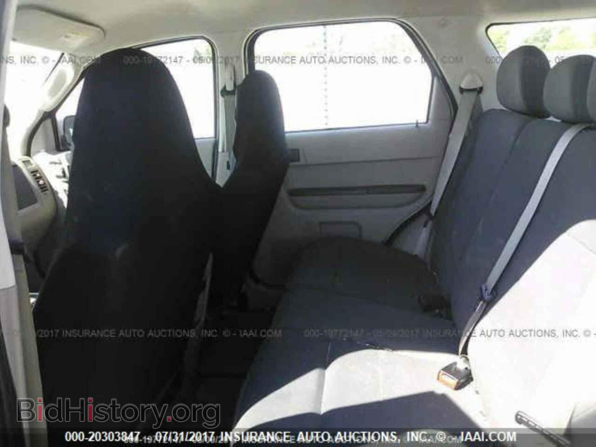 2011 Ford Escape - VIN: 1FMCU0C77BKC18417 - Фото 8