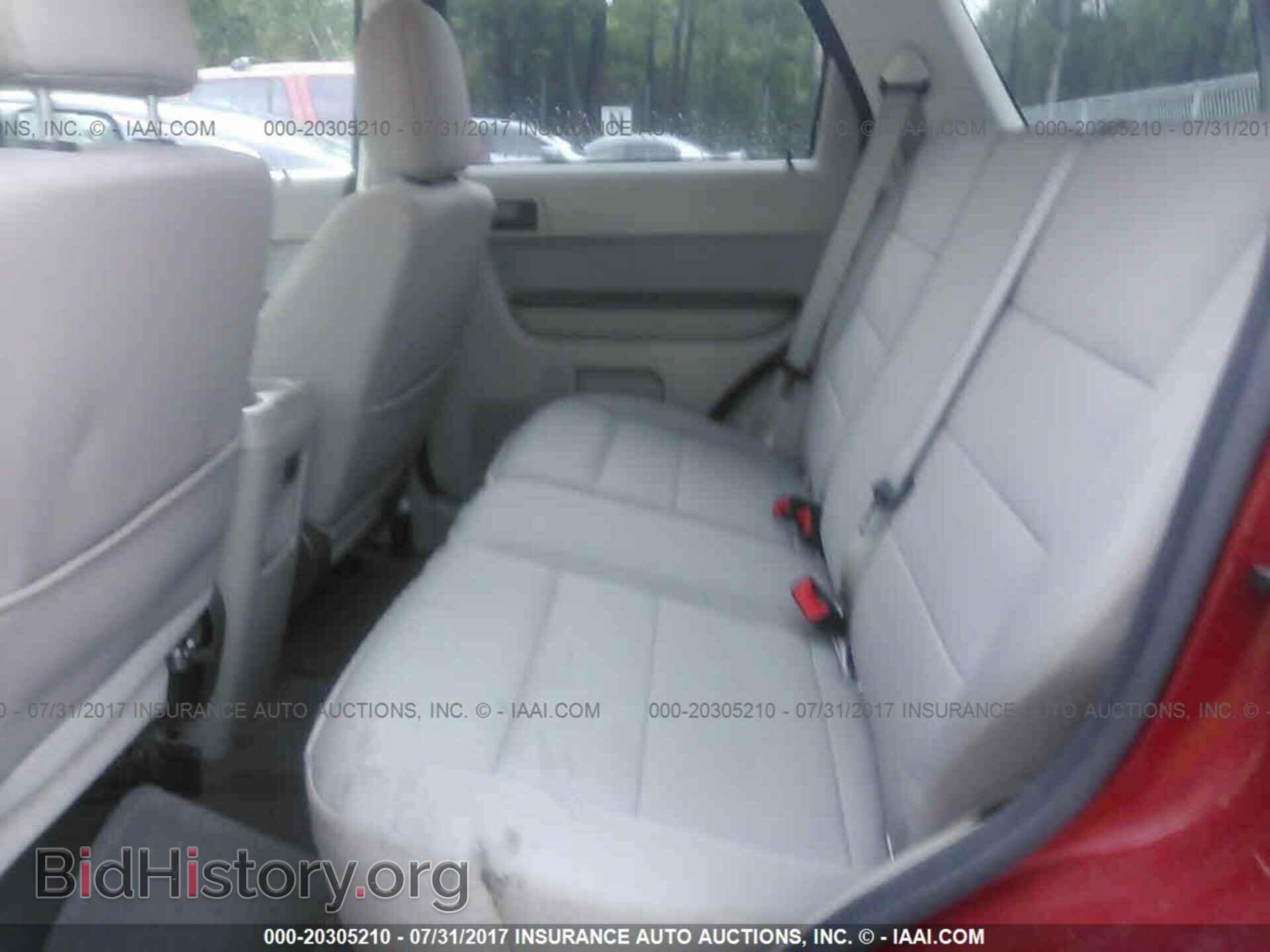 2011 Ford Escape - VIN: 1FMCU9D73BKC35556 - Photo 8